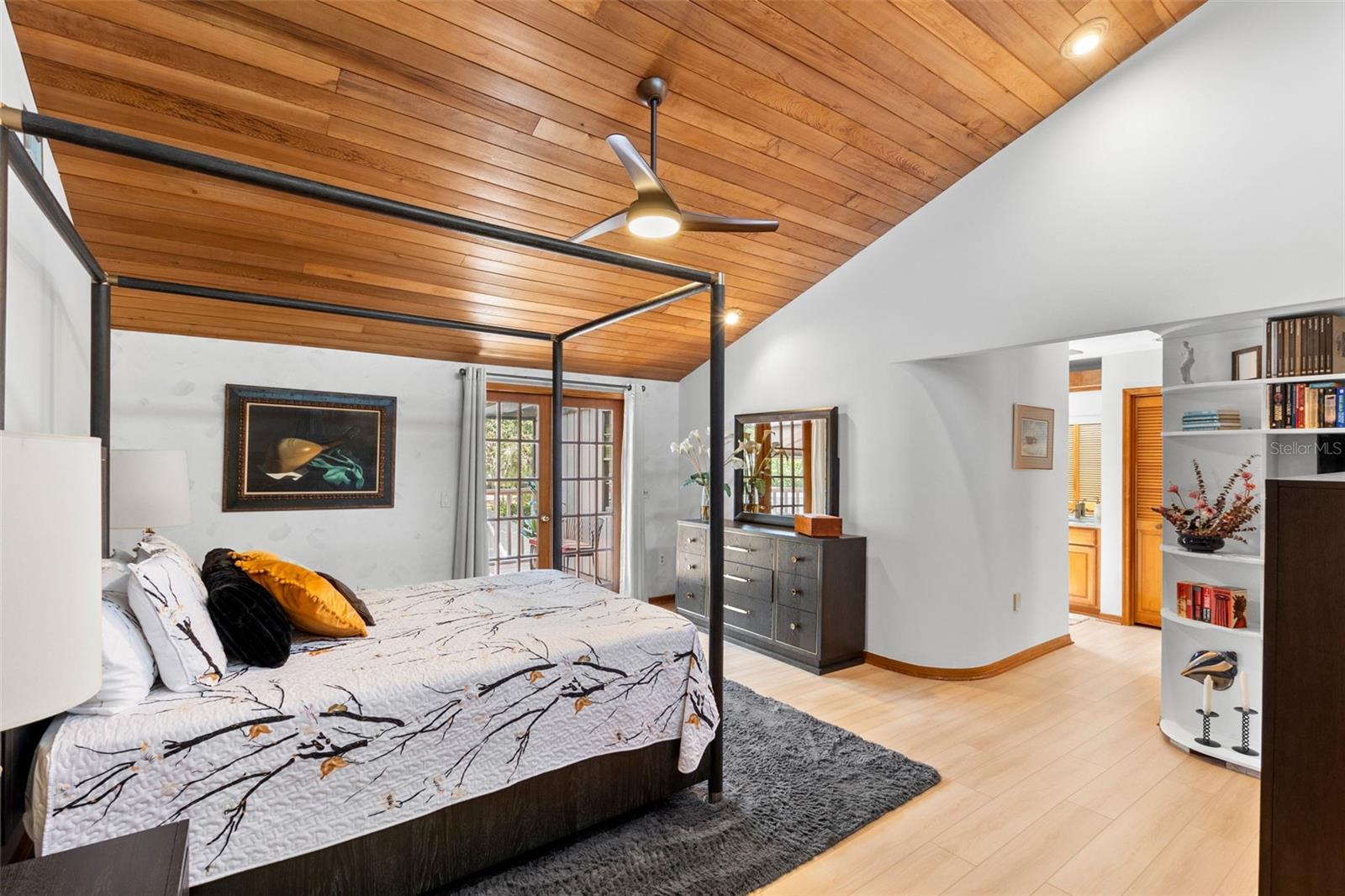 PRIMARY BEDROOM WITH ENSUITE