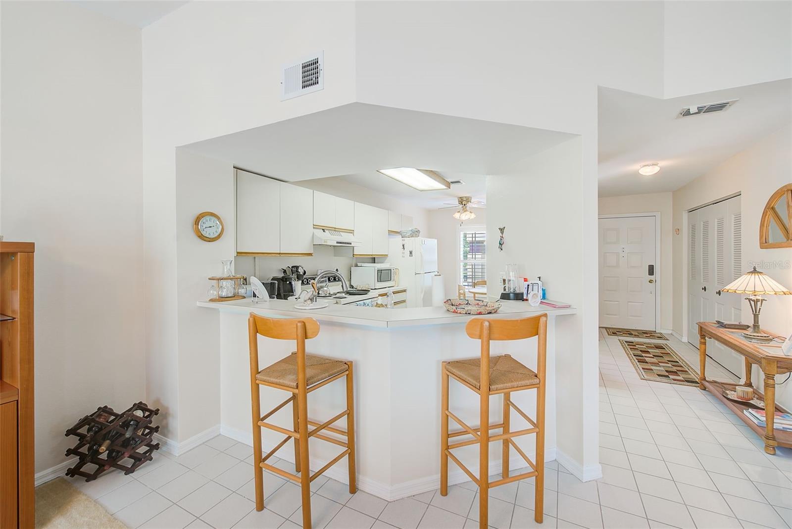 BREAKFAST BAR