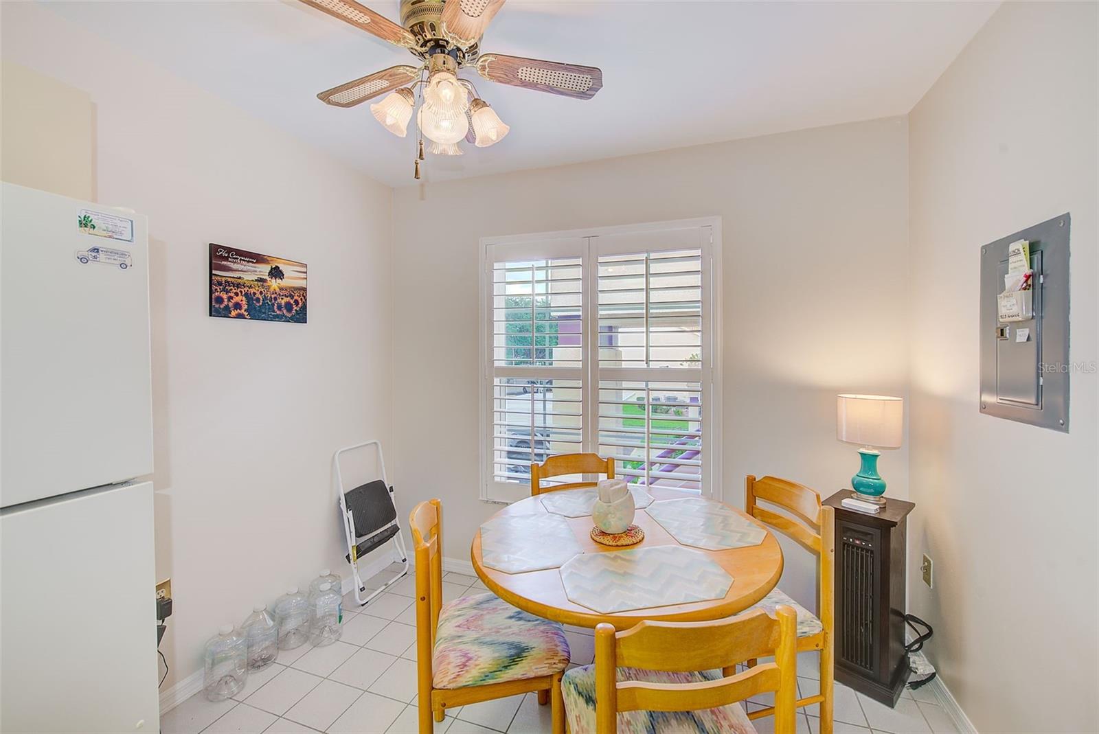 BREAKFAST NOOK