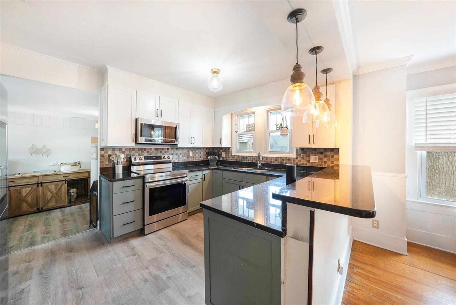 Kitchen Breakfast Bar