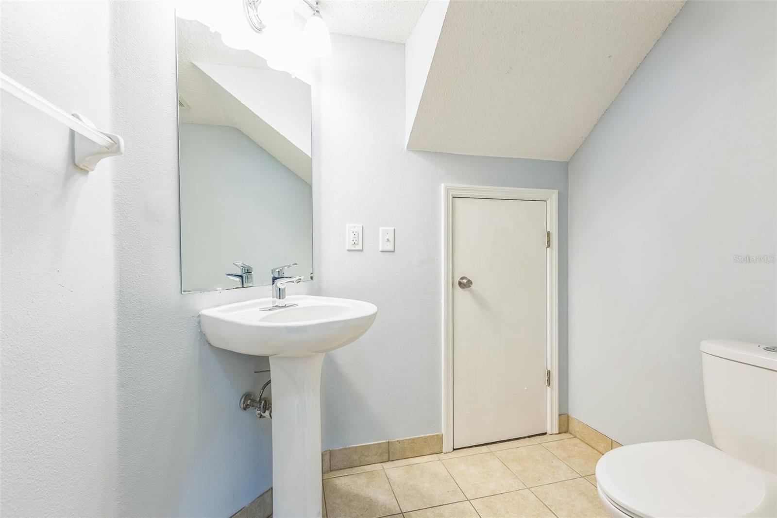 1/2 bath