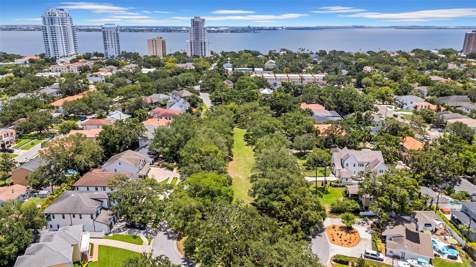 10 min walk to Bayshore Blvd.