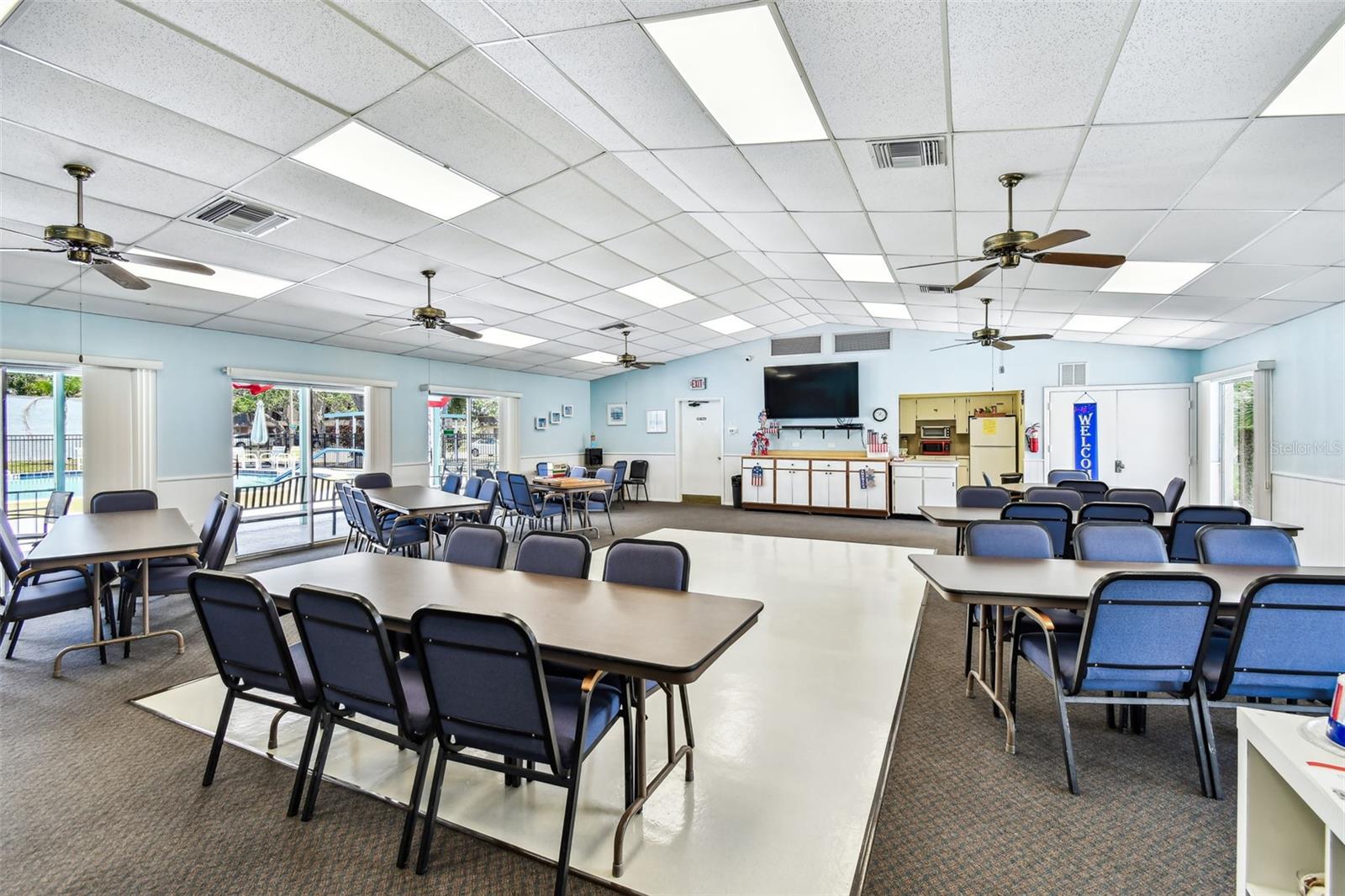 TB8393489