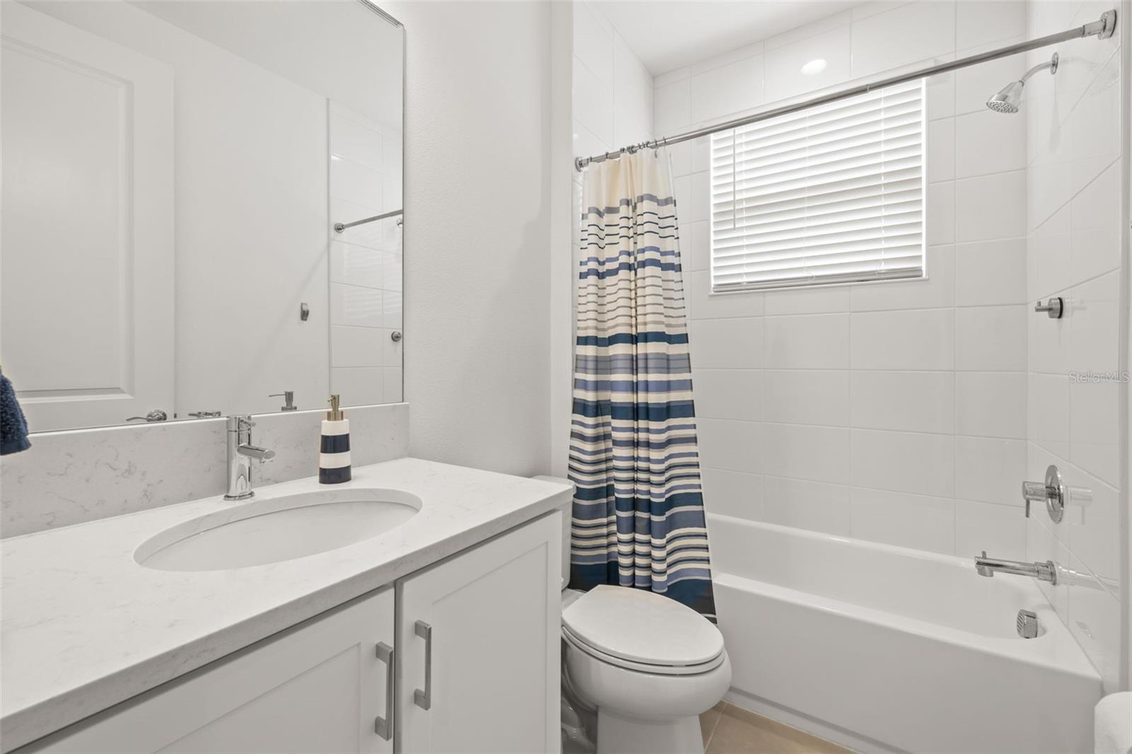 2nd upstairs bath