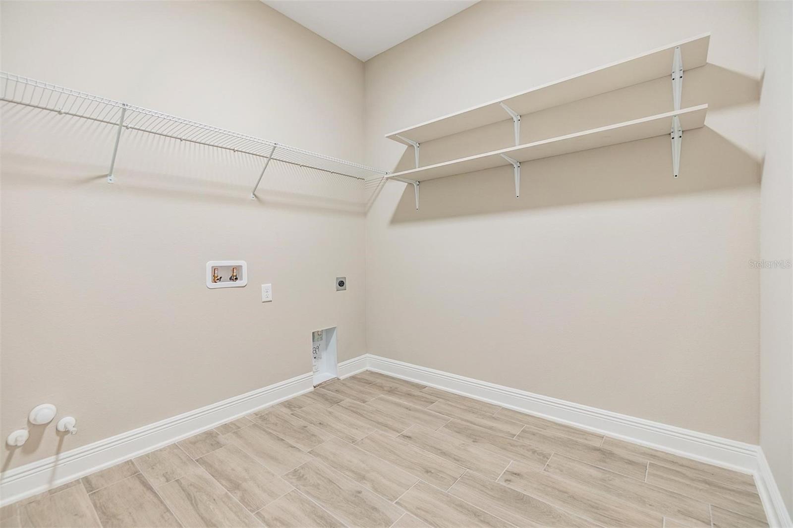 Large Laundry room with Shelves