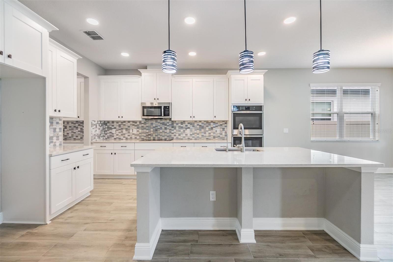 Oversized Island with Quartz Countertops