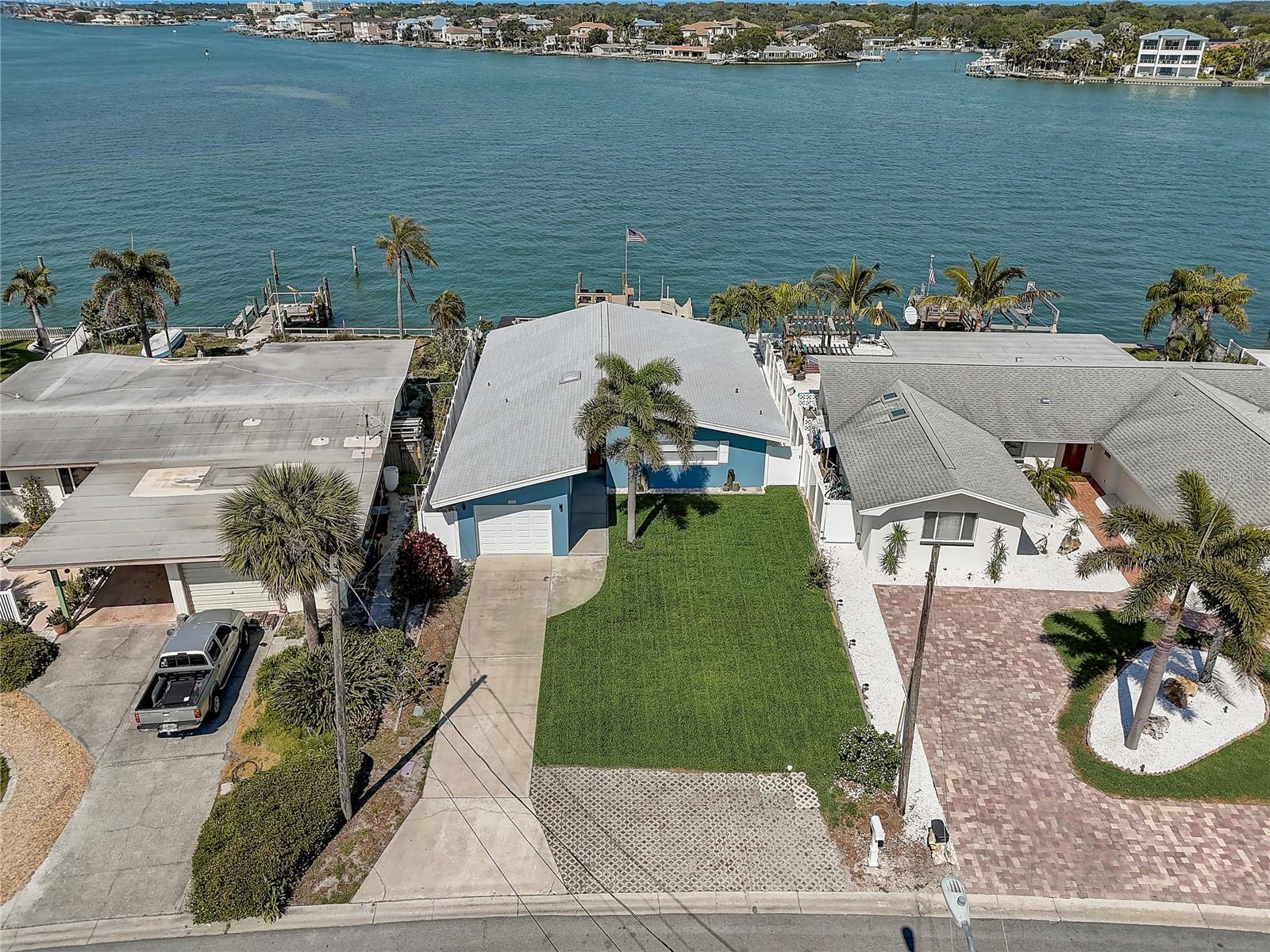 Beautiful home on wide-open Intracoastal Waterway