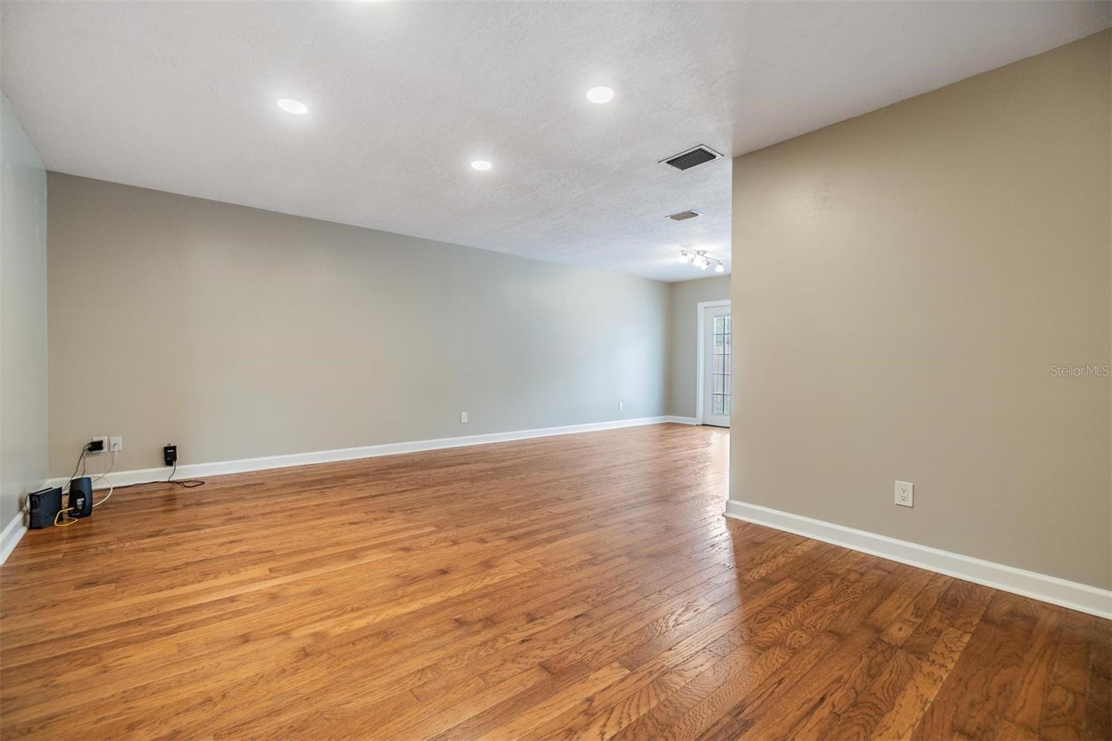 Living room/Dining room