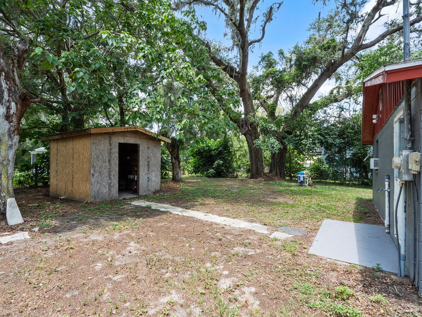 Side of home 2 (Shed w. washer/Dryer hook up)