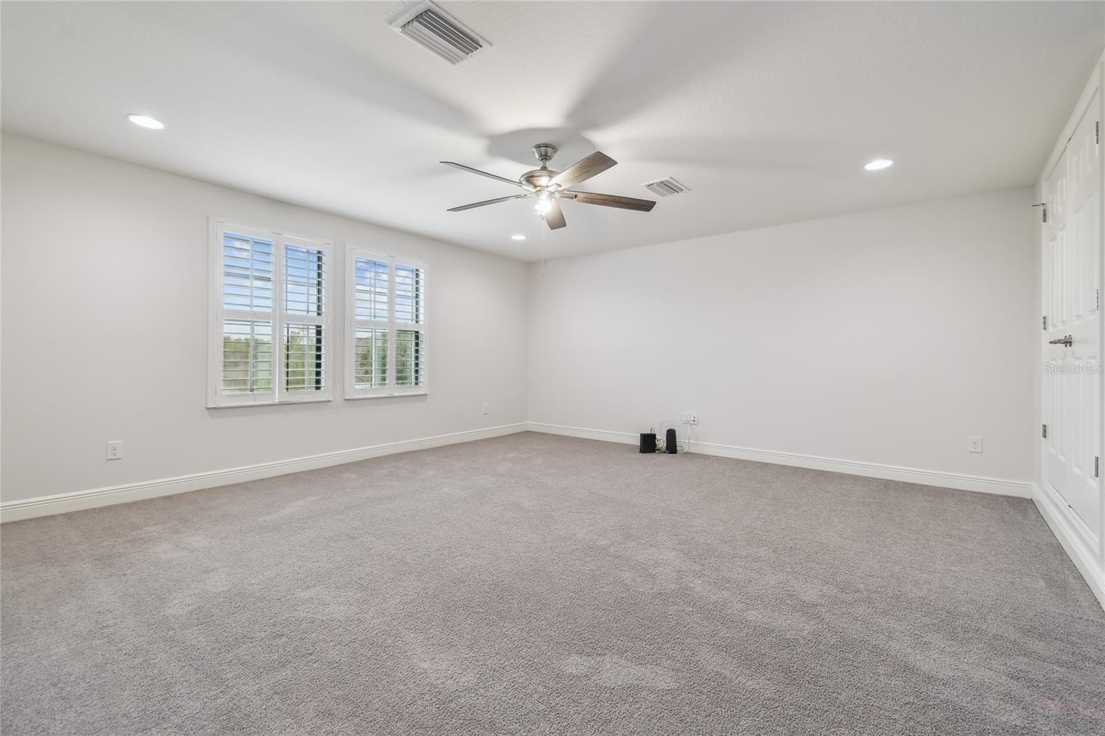 Massive Upper level bonus room