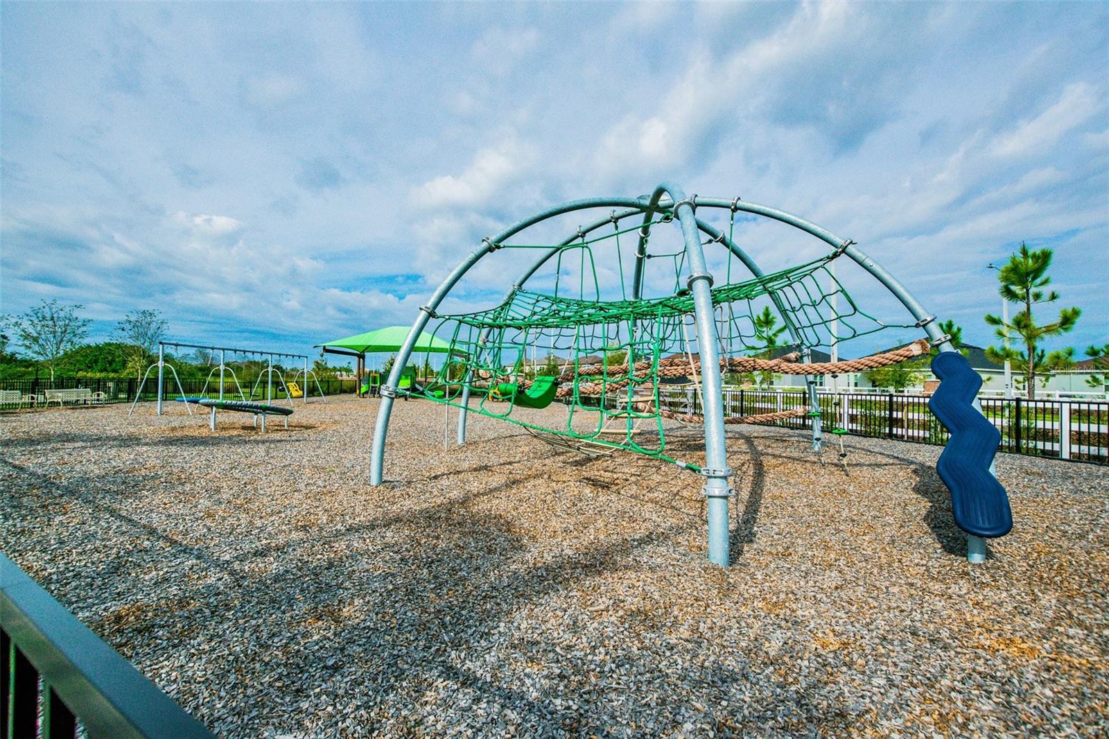 TB8393640