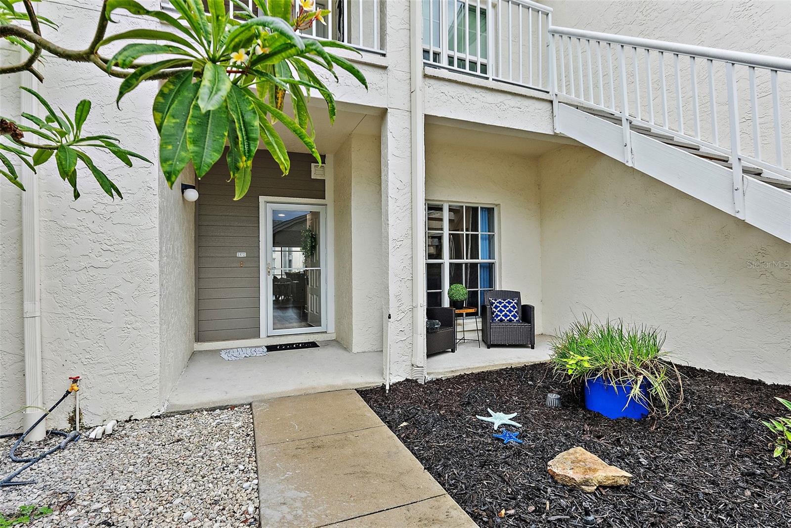 Front Porch/Entrance