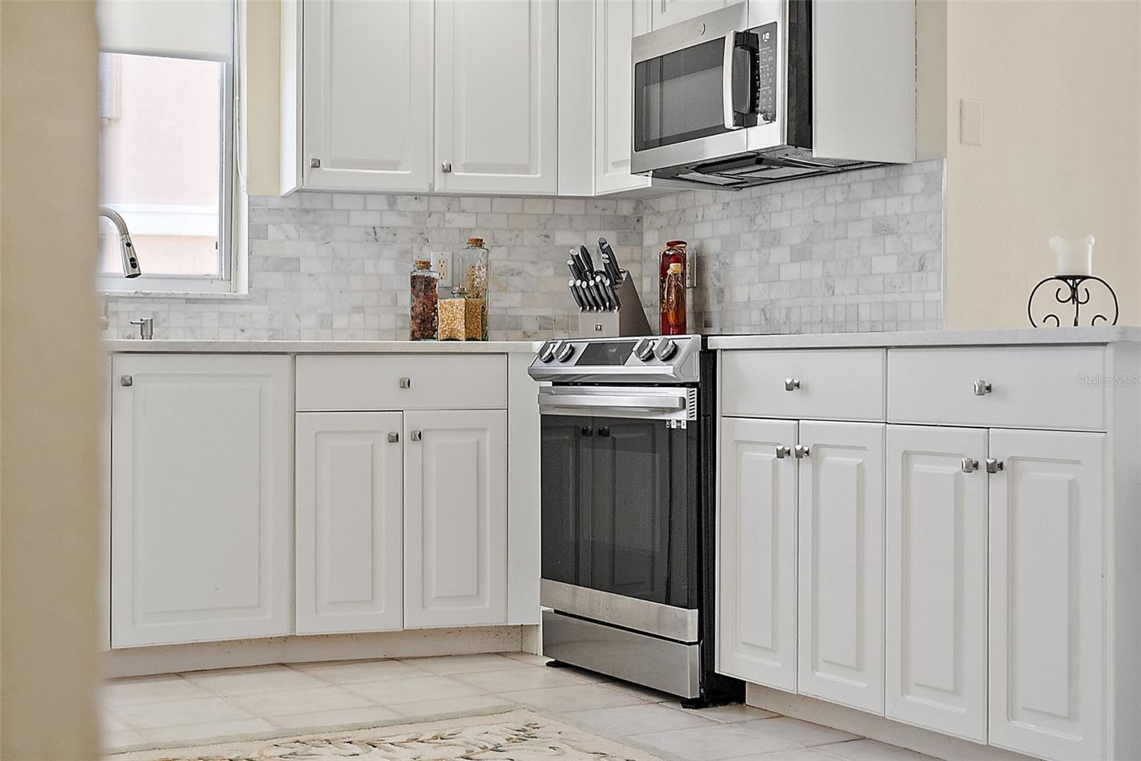 New appliances & designer backsplash