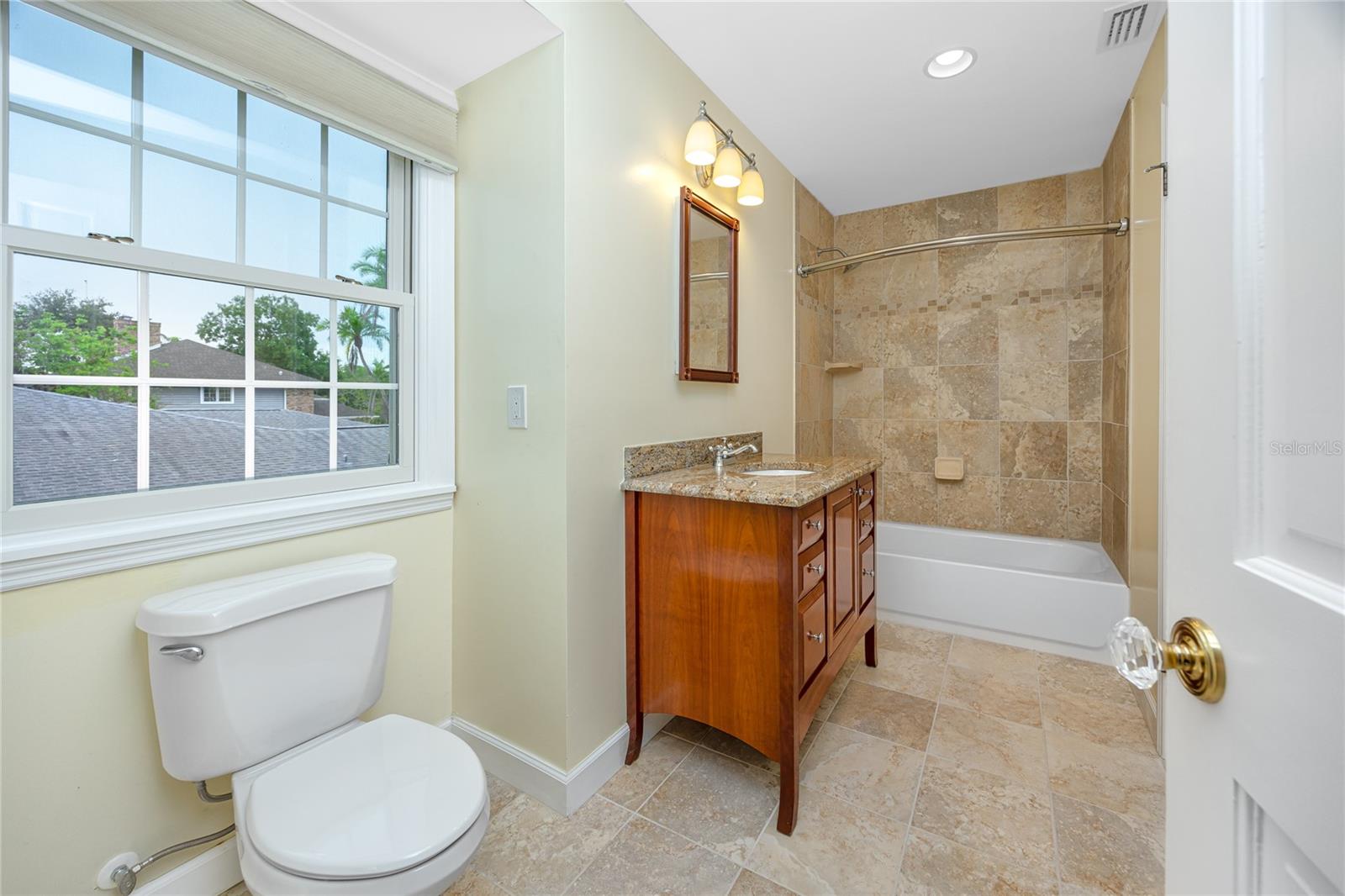 4th bedroom jack-n-jill with 2nd floor landing