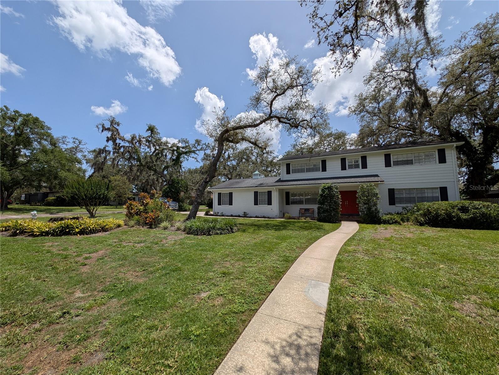Front view w/ yard