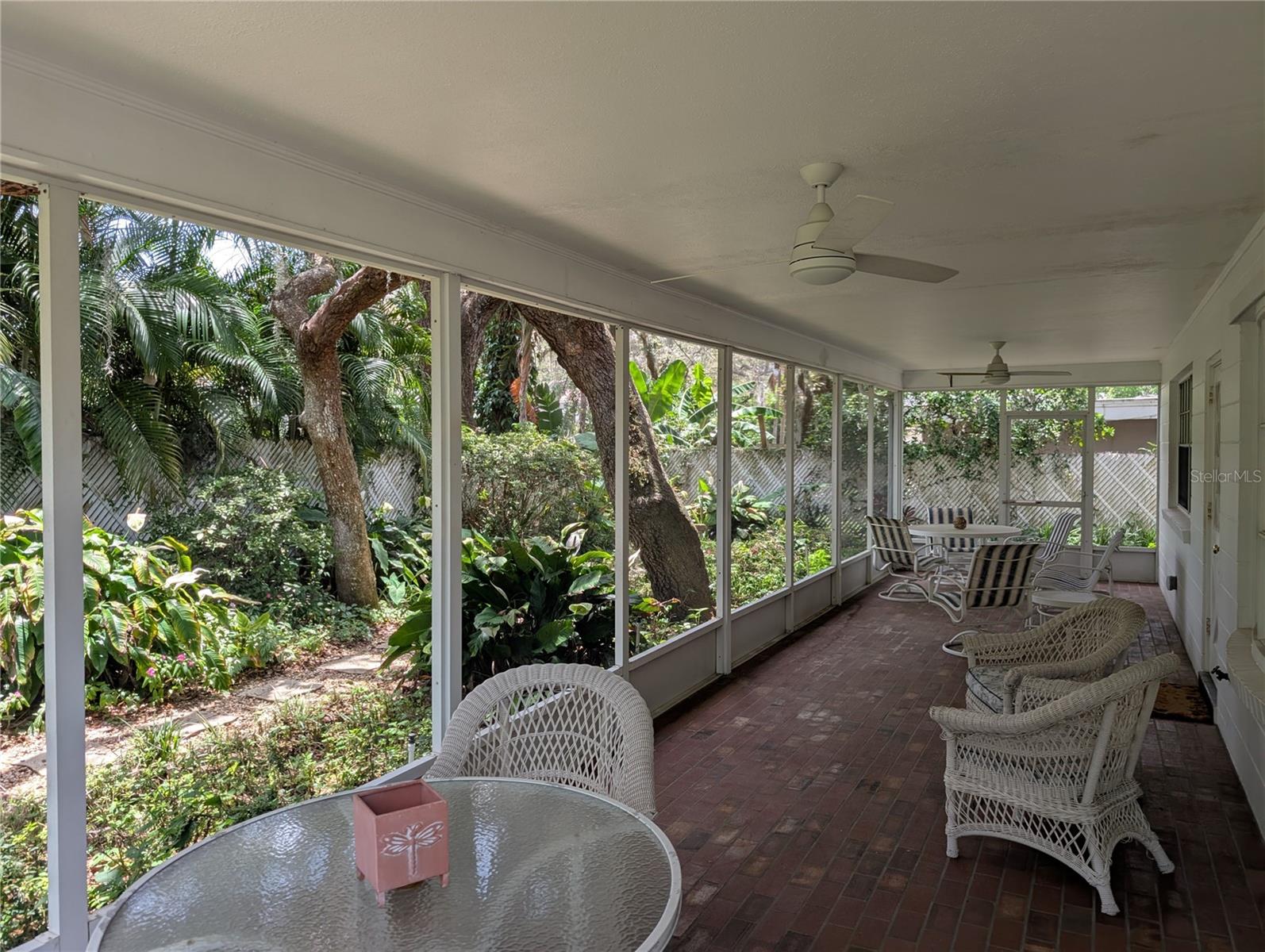 Rear Covered & Screened Lanai
