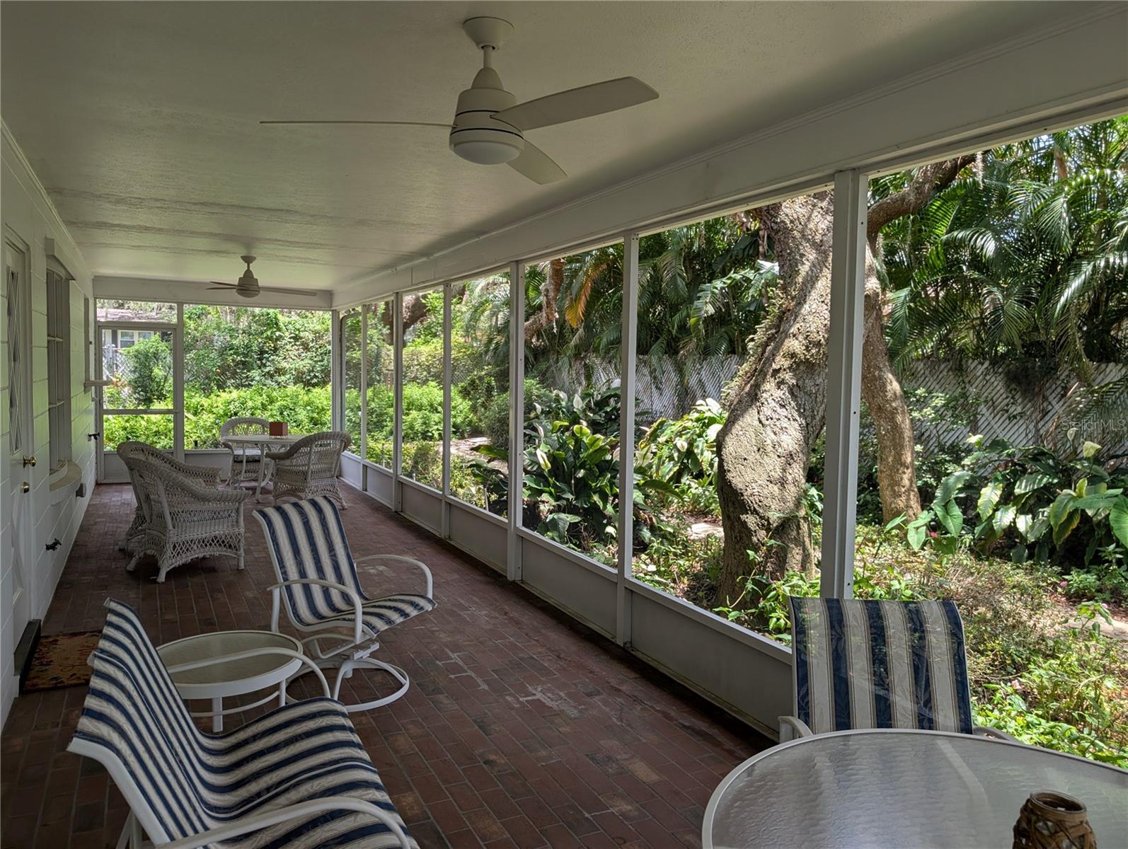 Rear Covered & Screened Lanai