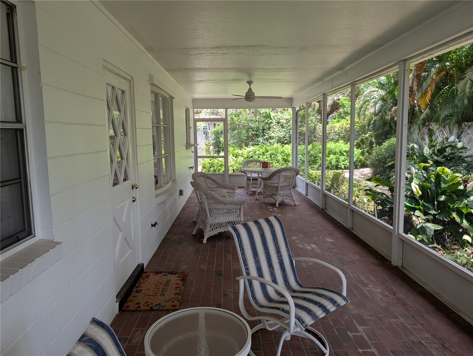 Rear Covered & Screened Lanai