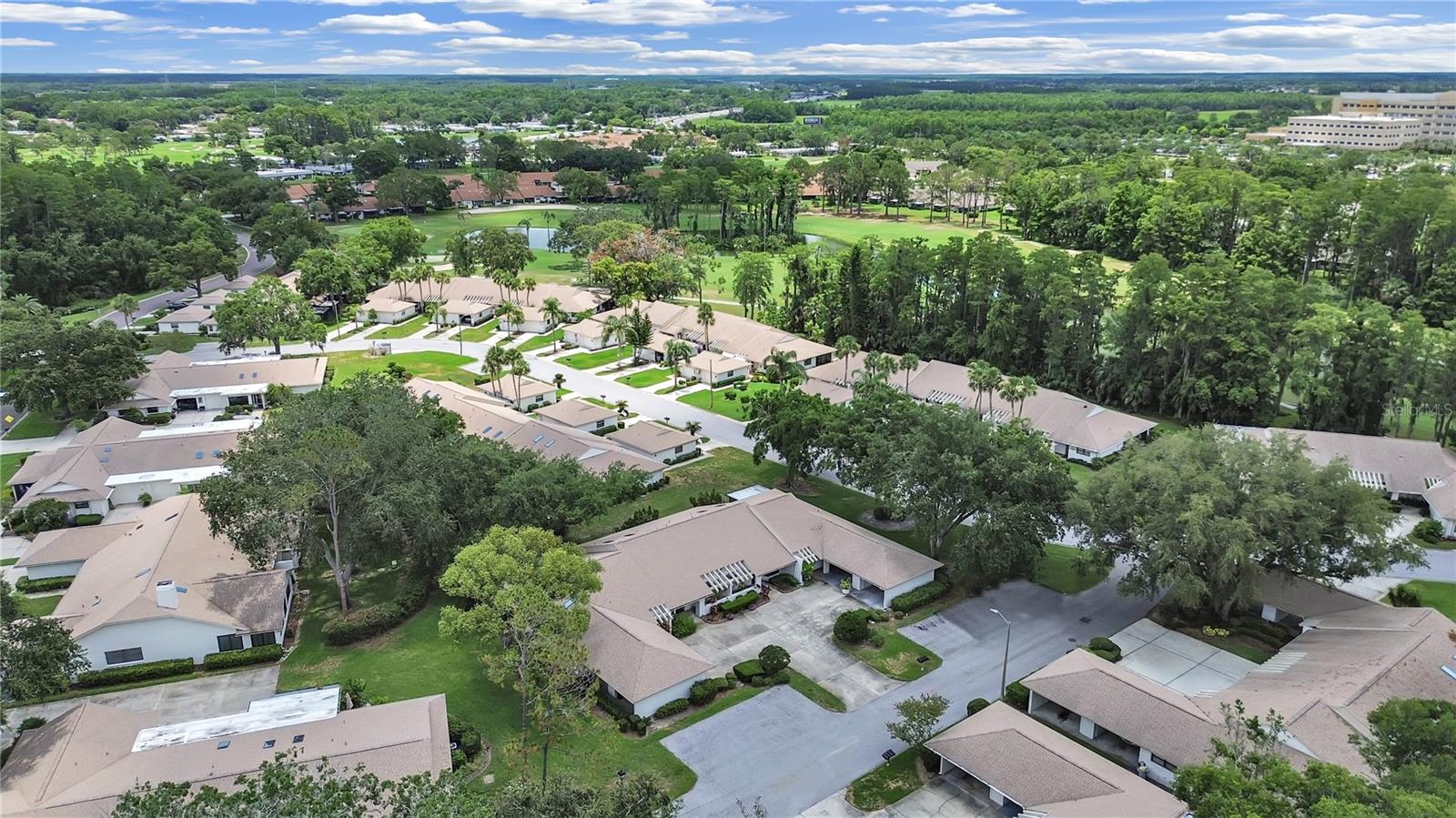 Well manicured community with room to breathe!