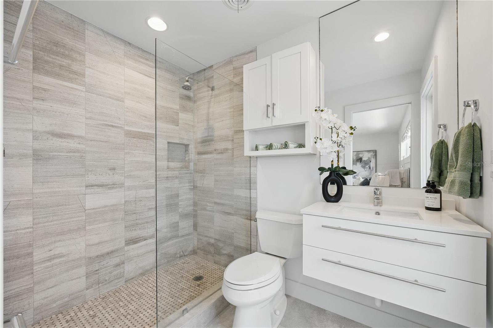 Primary En Suite