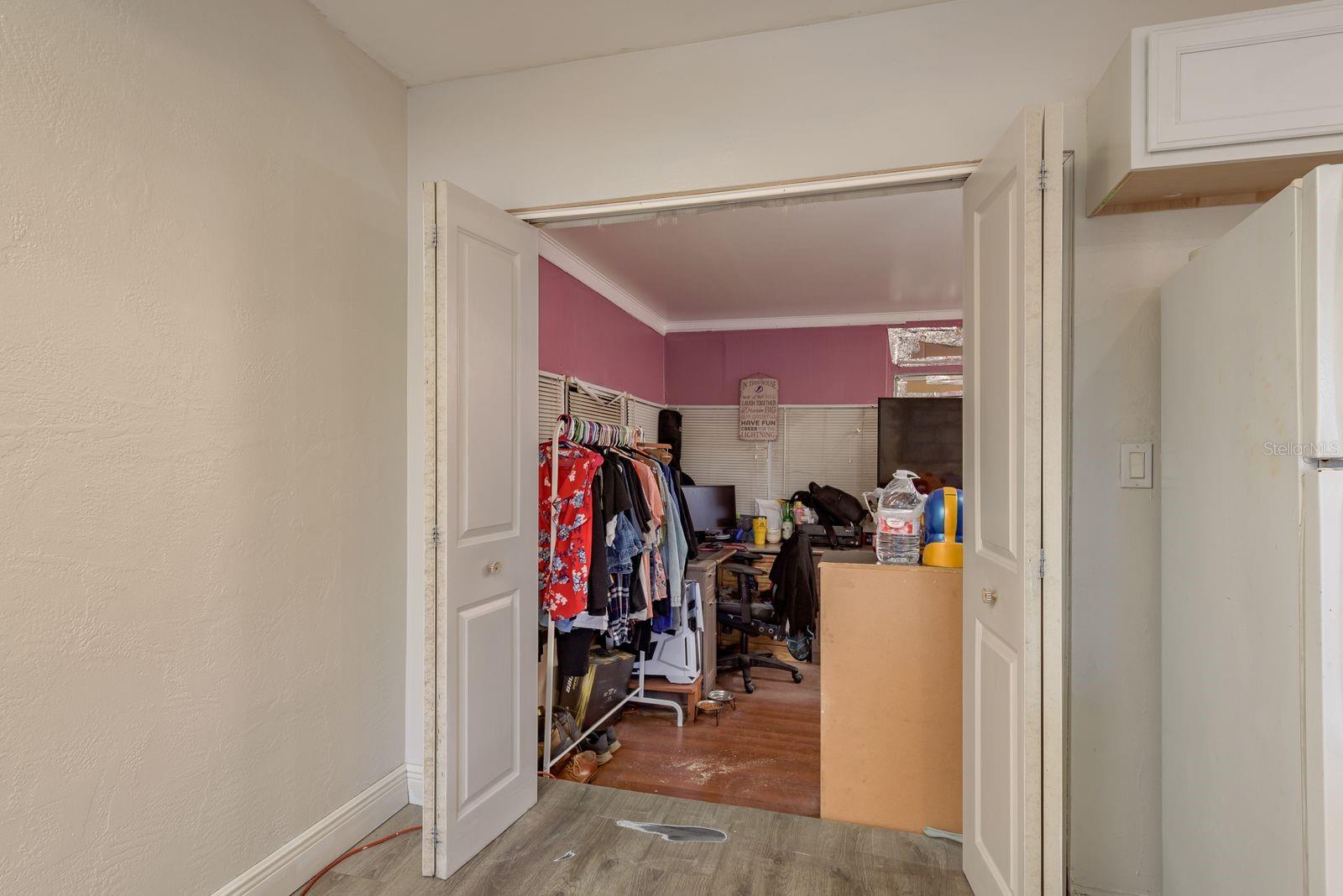 Door to Florida Room.