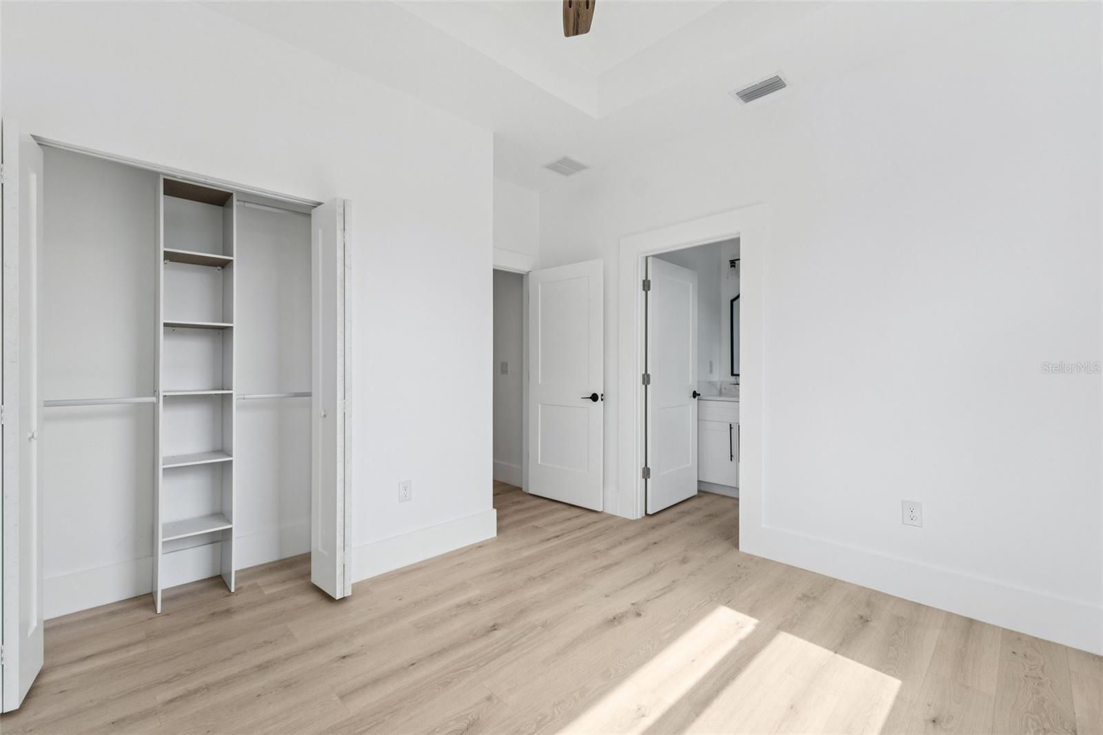 secondary suite w/ tray ceilings