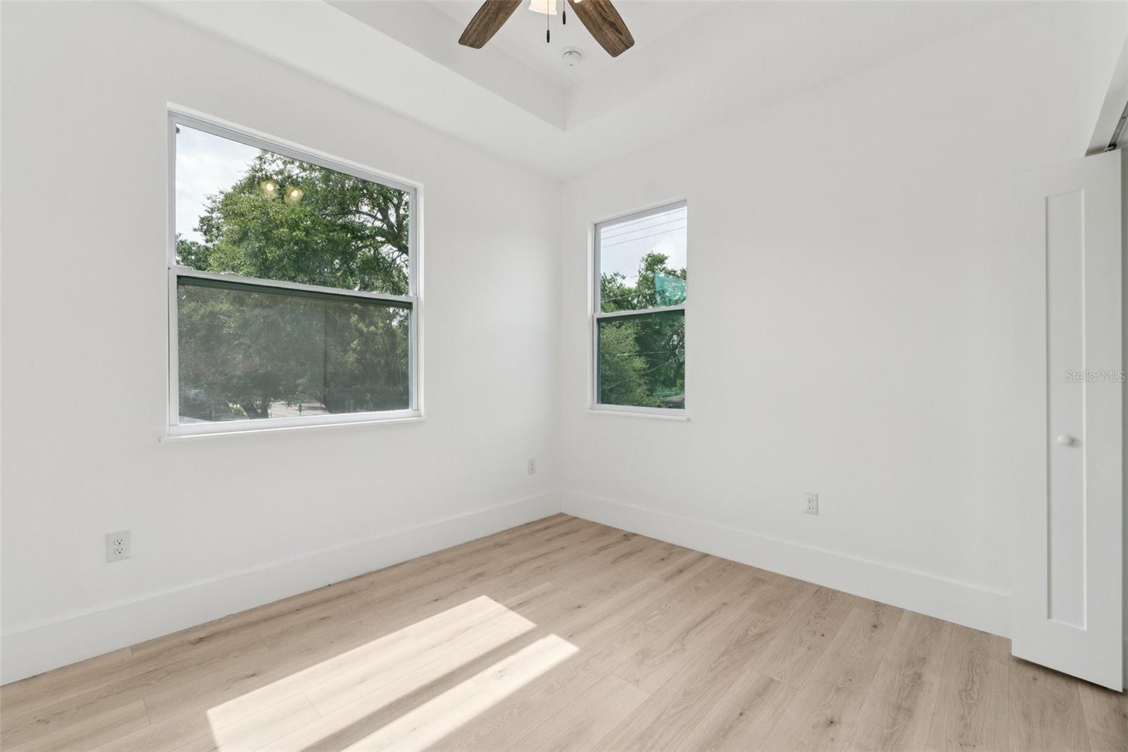 secondary suite w/ tray ceilings