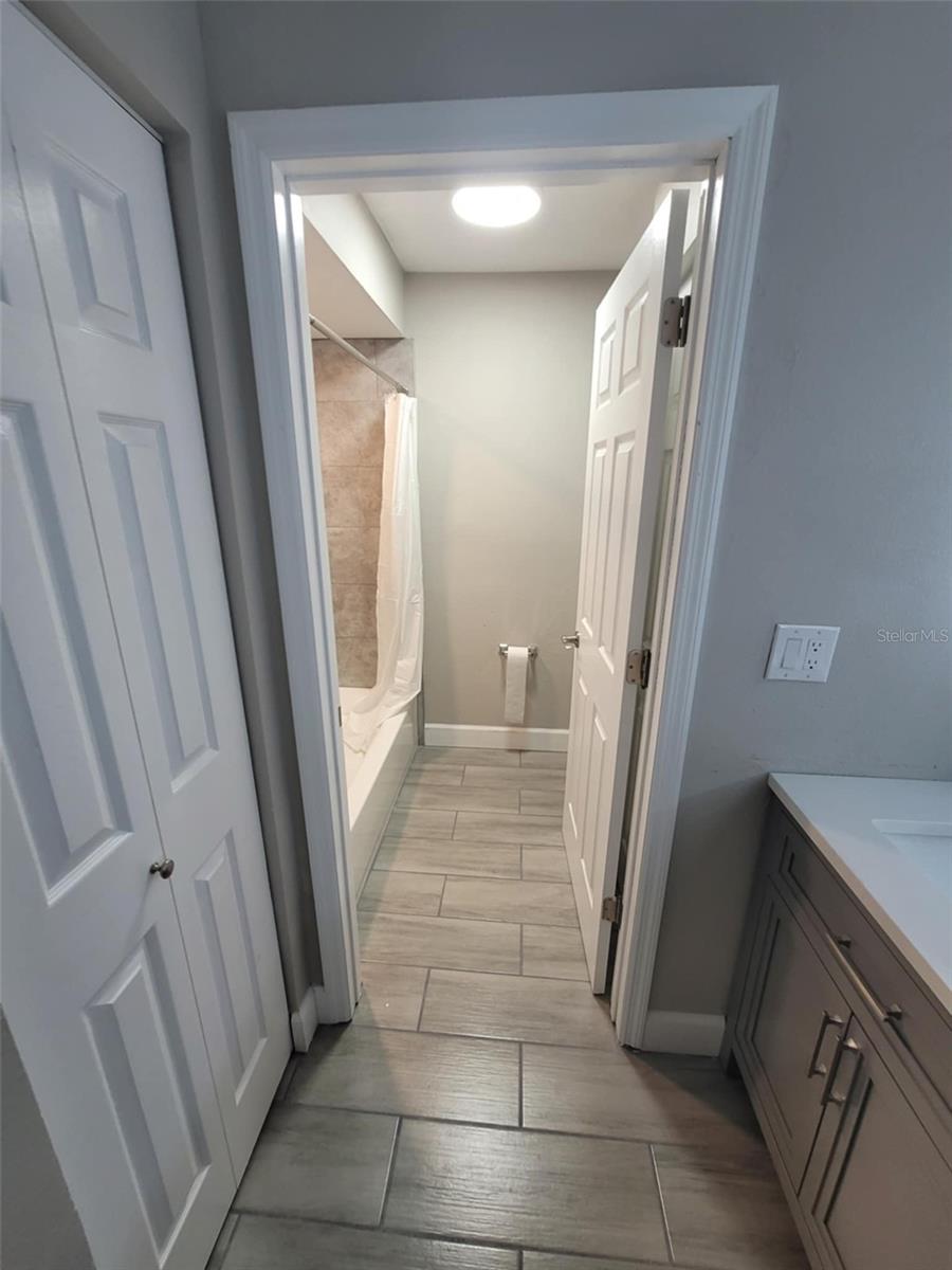 Upstairs bath1