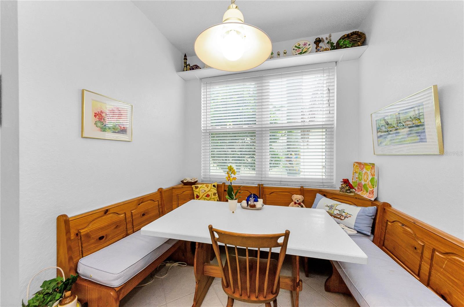 Complete view of breakfast nook with all it's charm.