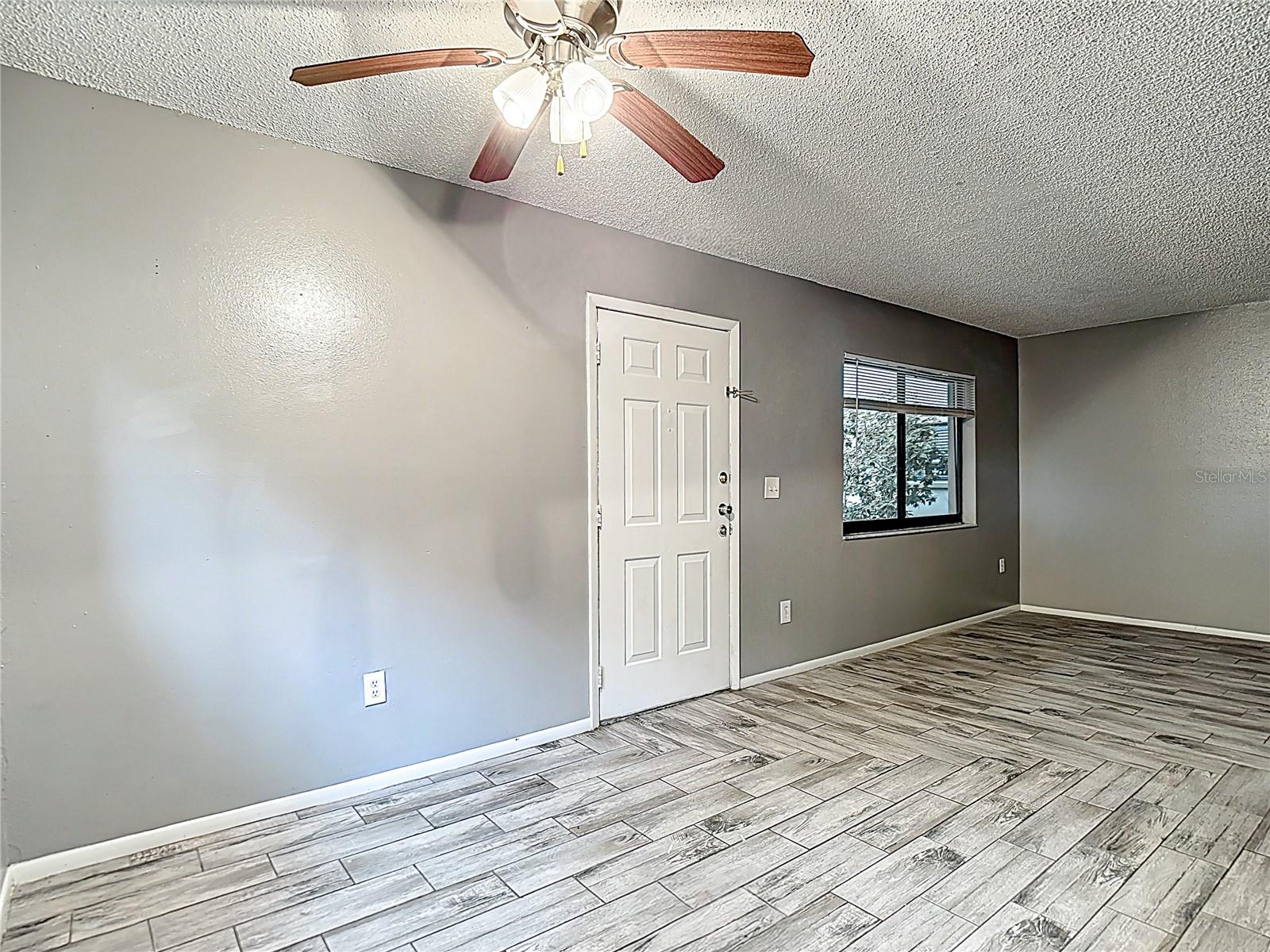 Dinning, front entry