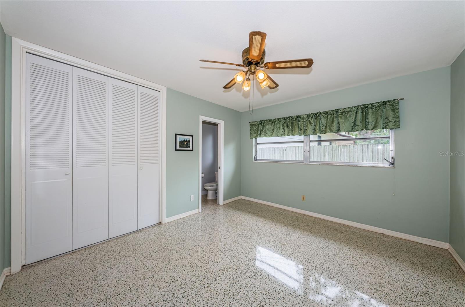 Front bedroom 2