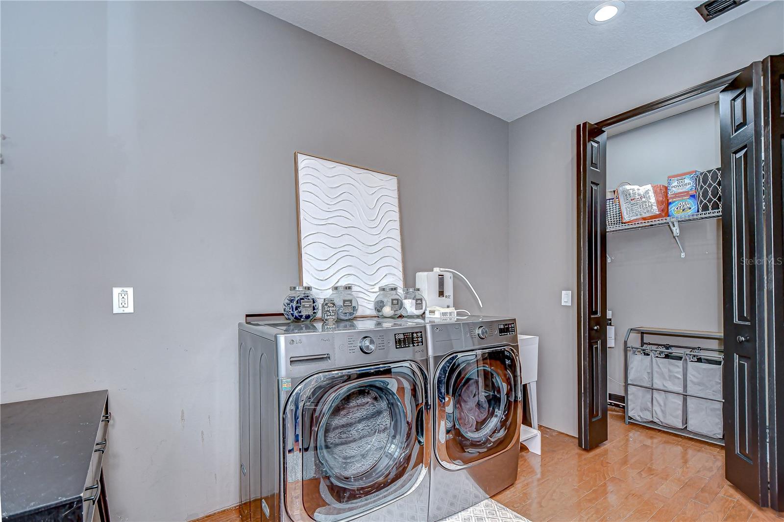 So much space its like a butlers pantry!
