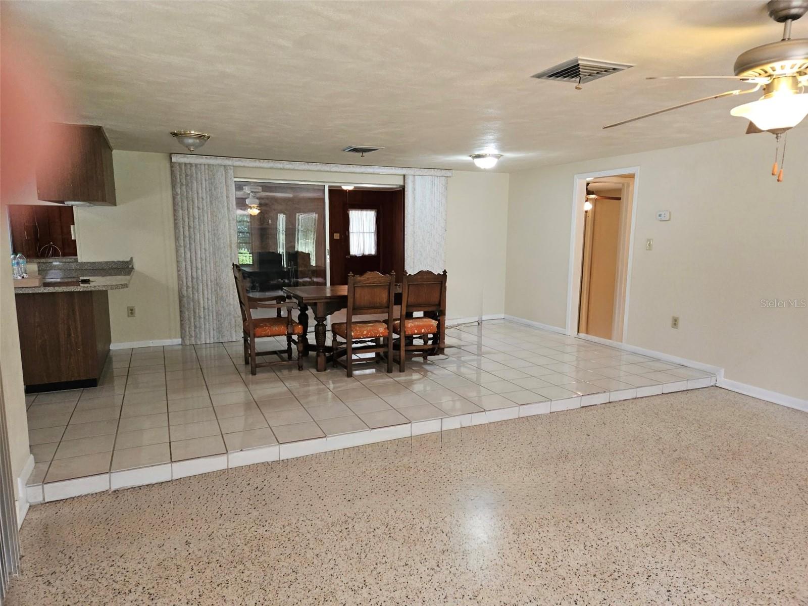 Living room/dining room