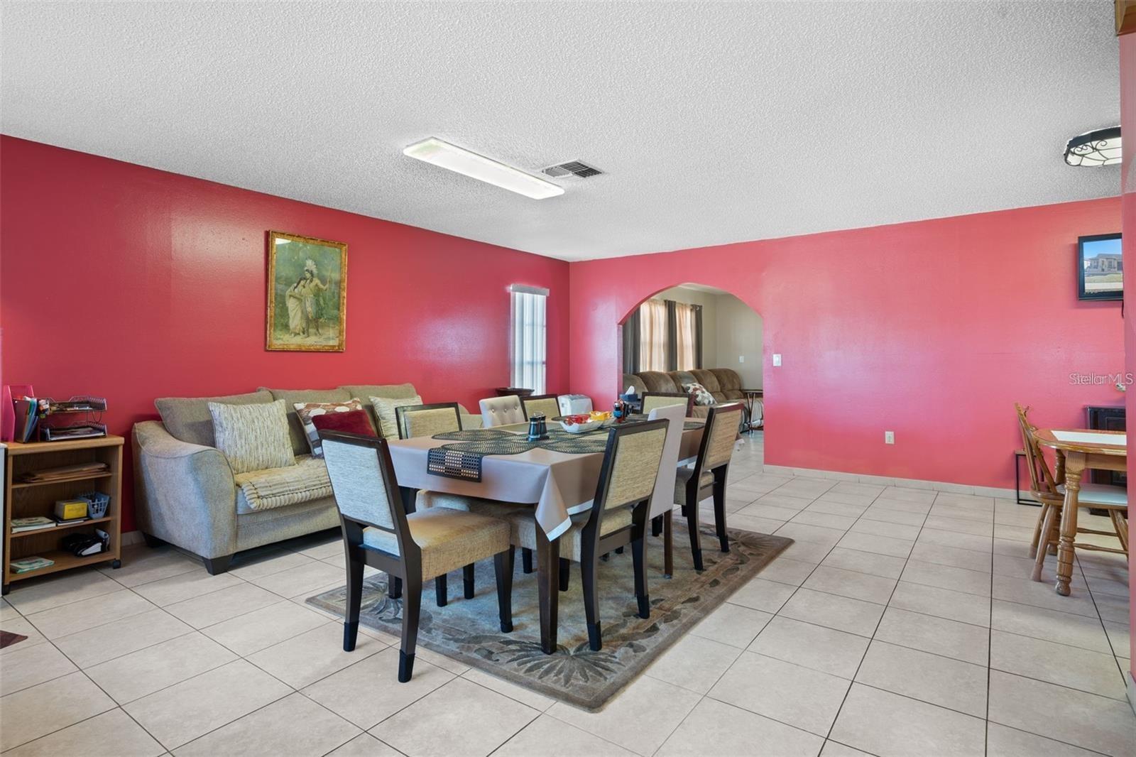 LIVING/DINING ROOM