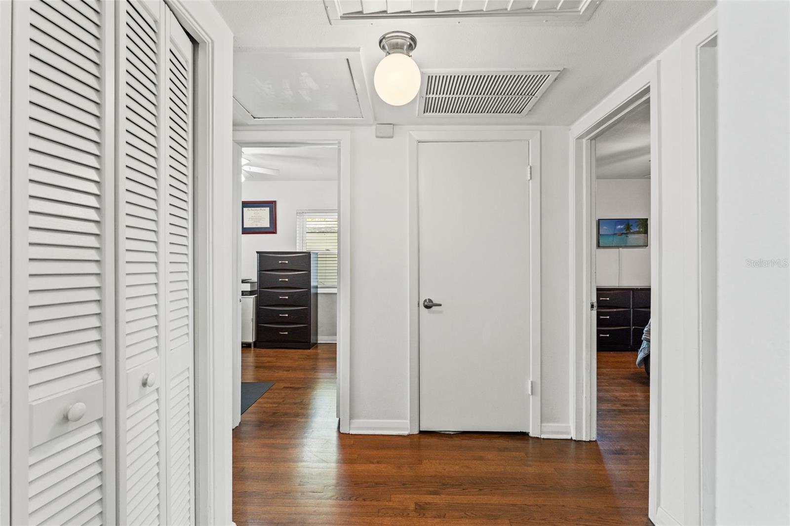 Hall / Storage