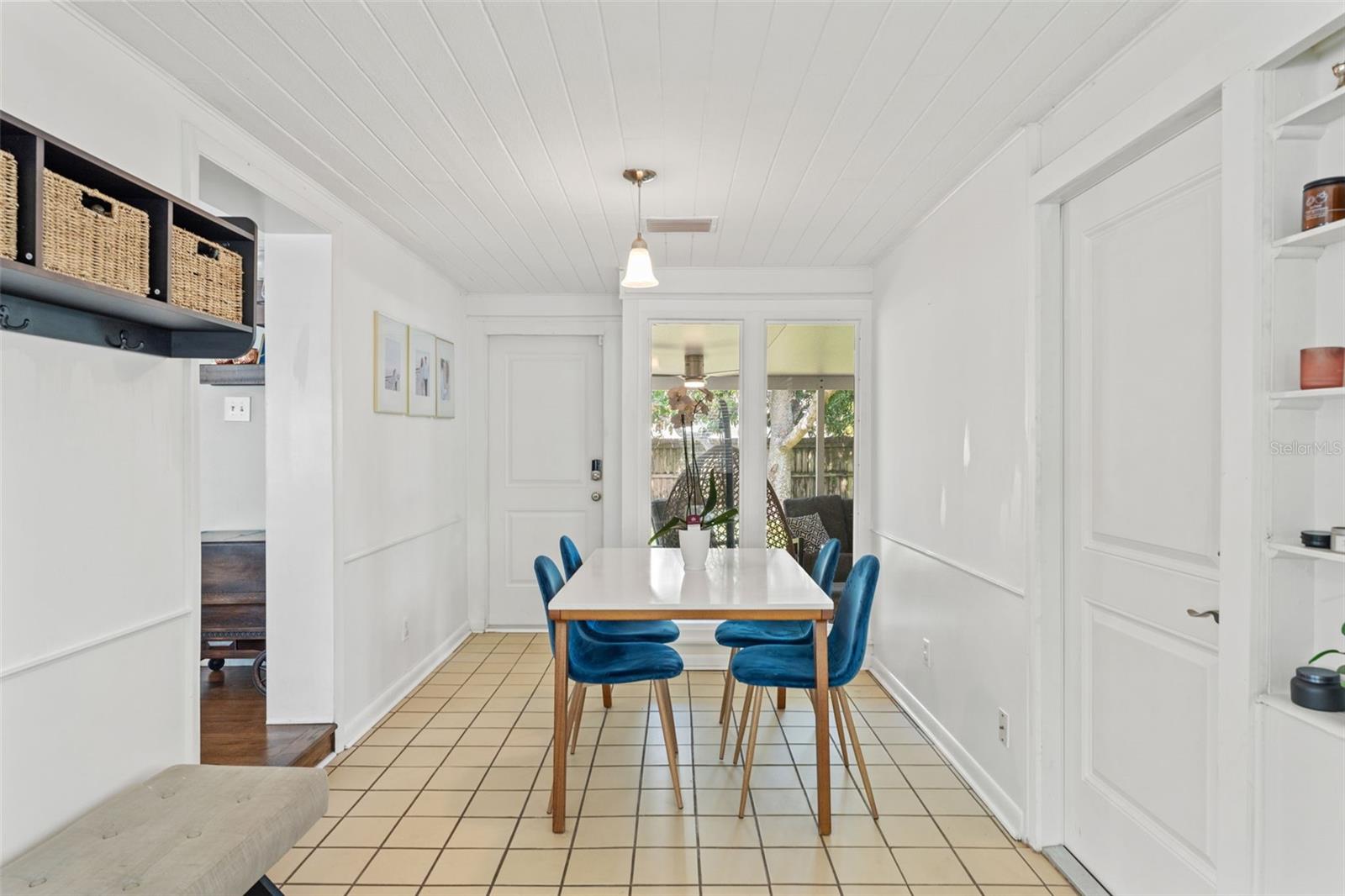 Entry/Dining
