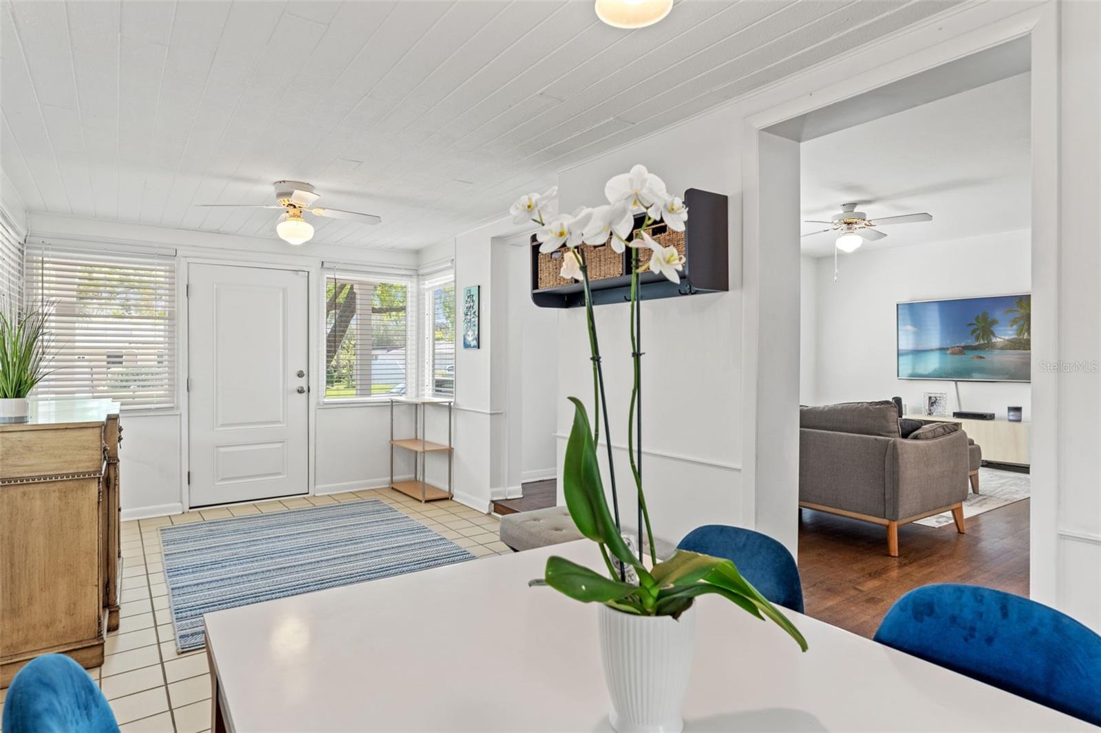 Entry/Dining