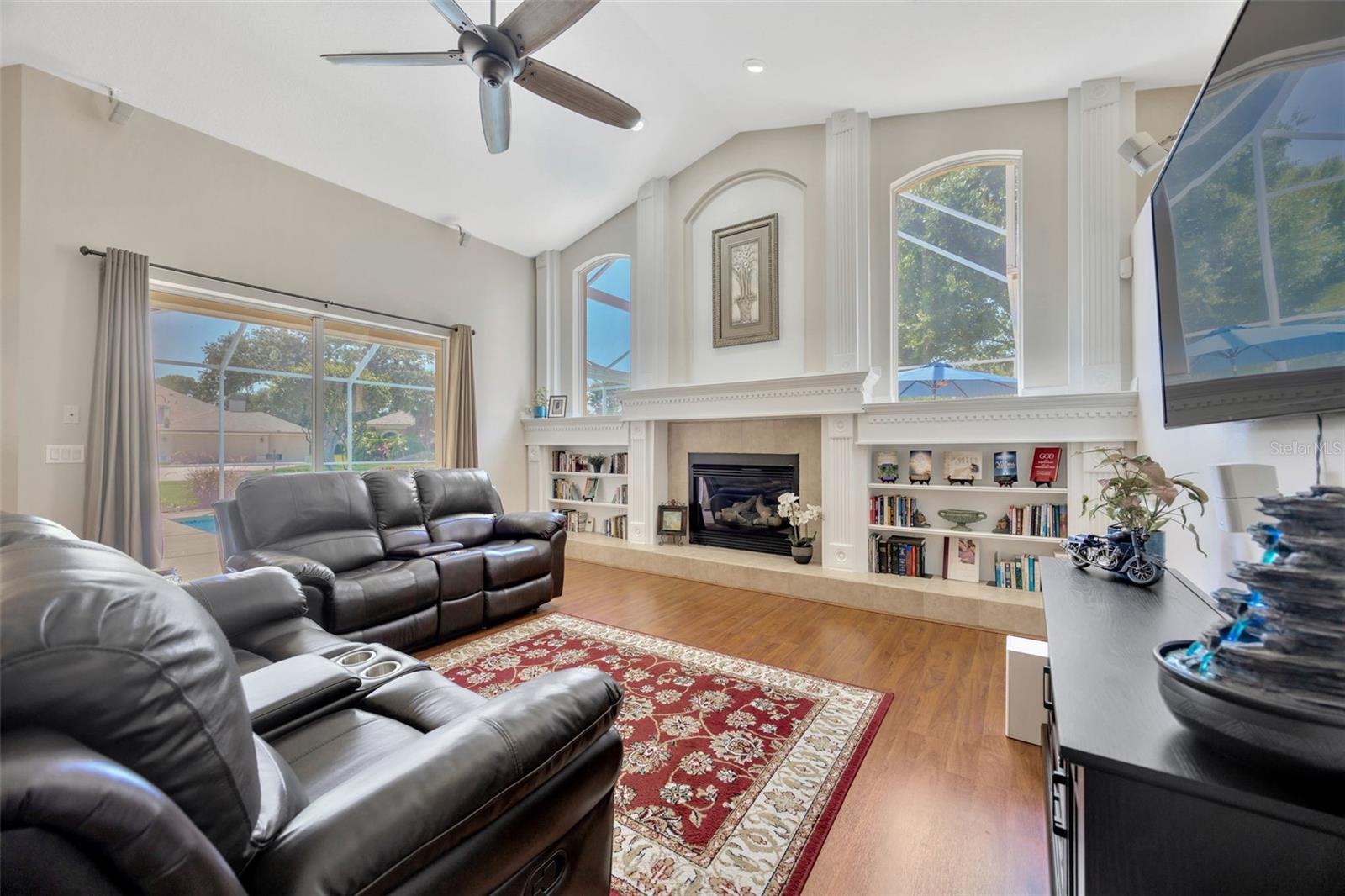 Wide Open Floor Plan & high ceilings Throughout!