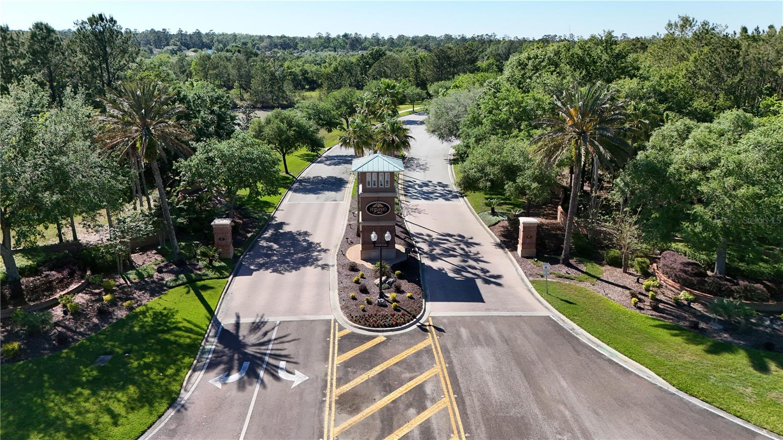 Hernando Oaks Entrance