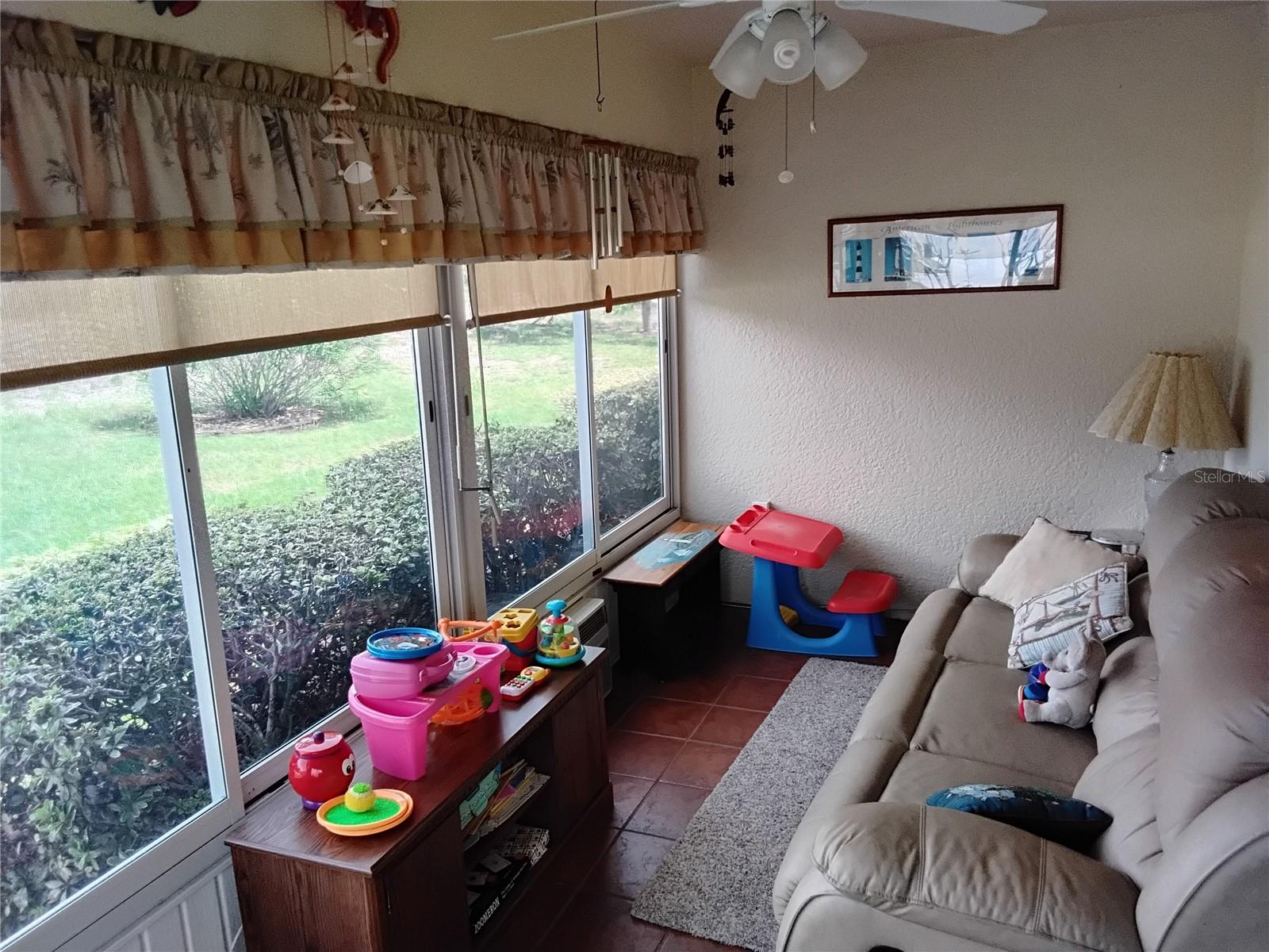 Enclosed porch/ Florida room