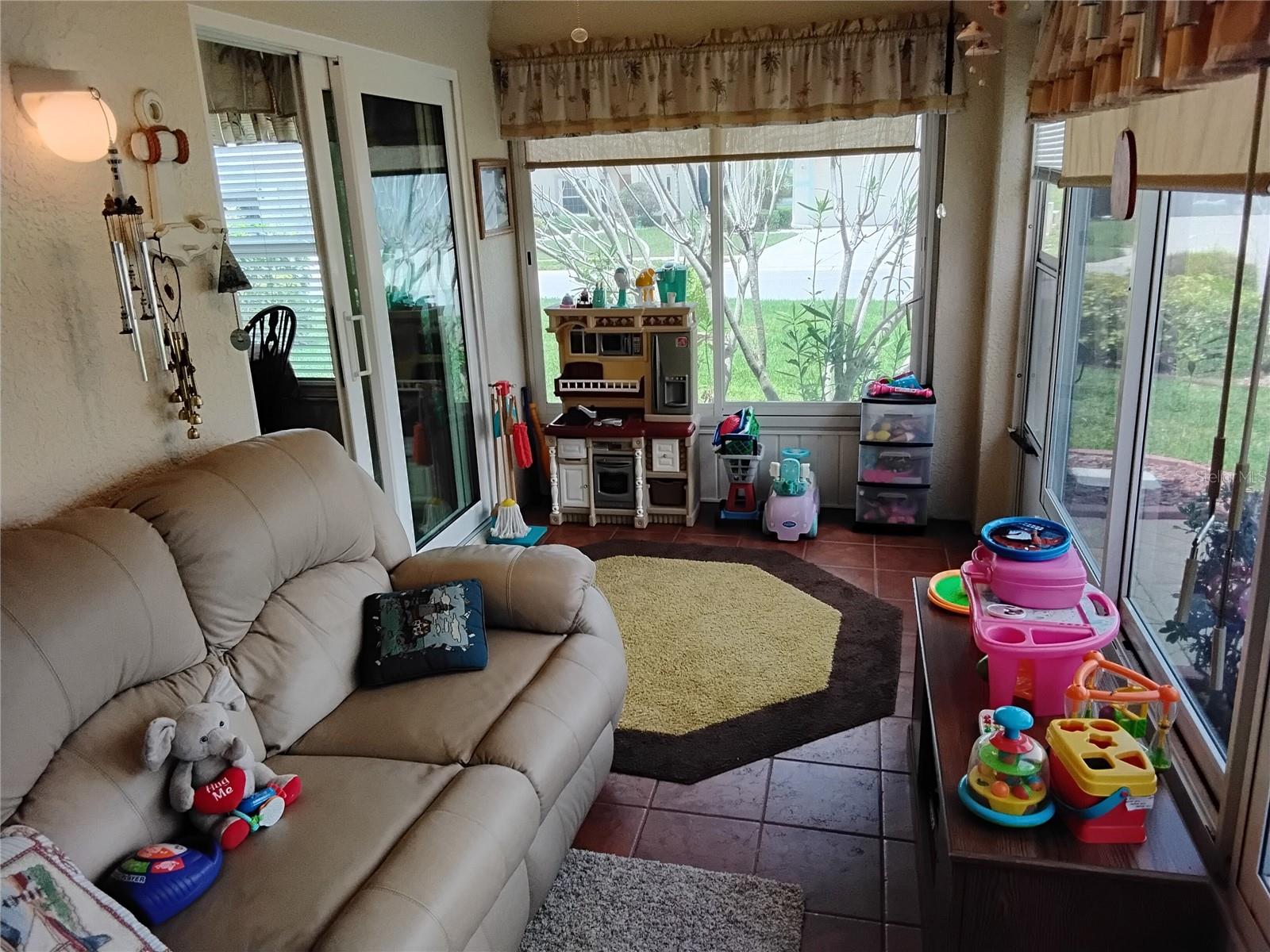 Enclosed porch/ Florida Dr Florida room