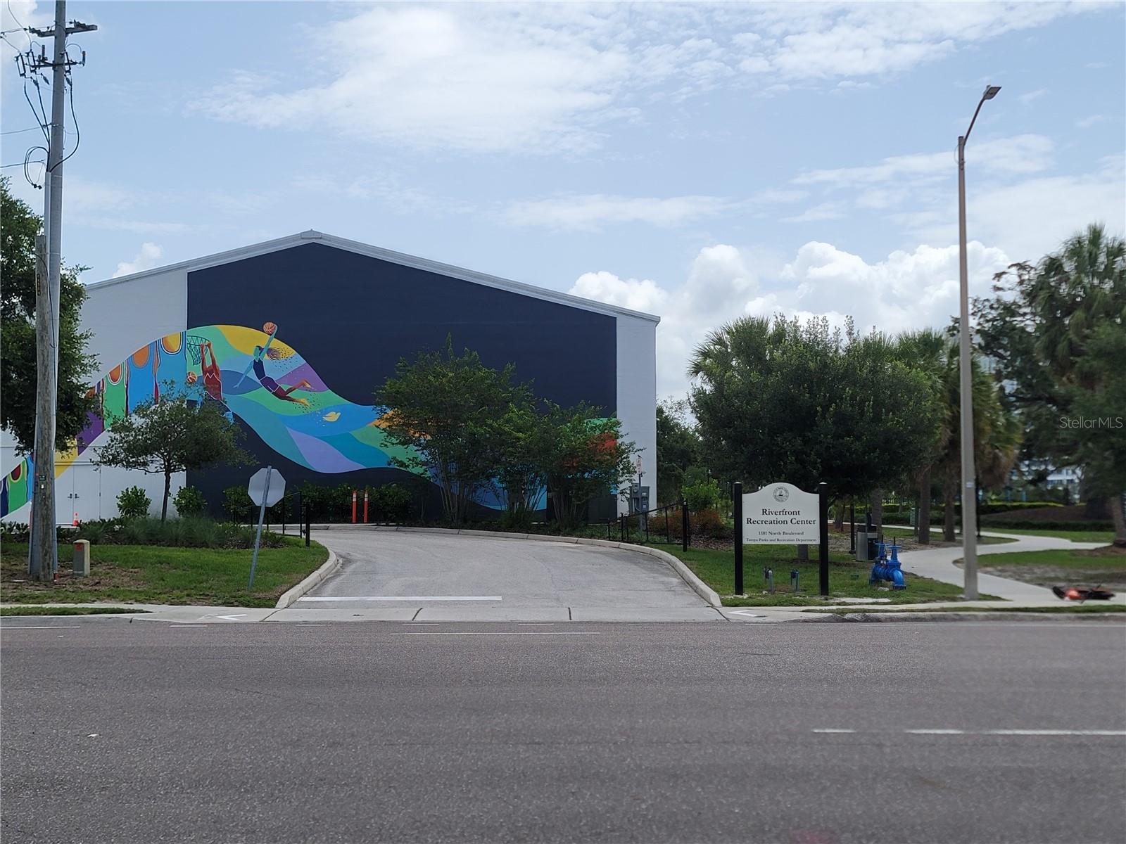 Riverfront Recreation Center/Walking distance