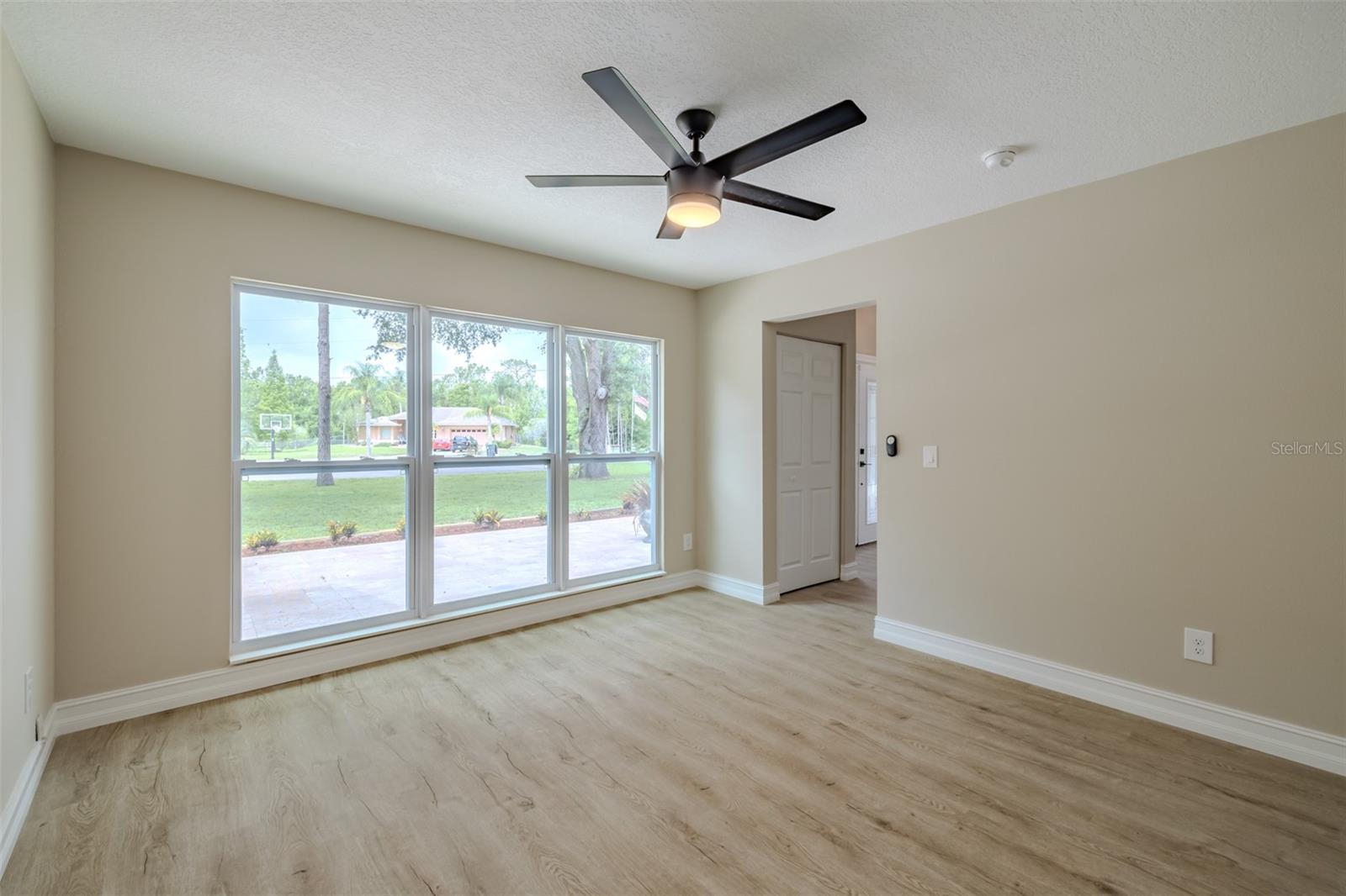 Formal Dining Room - Can also be Office, bonus, bedroom