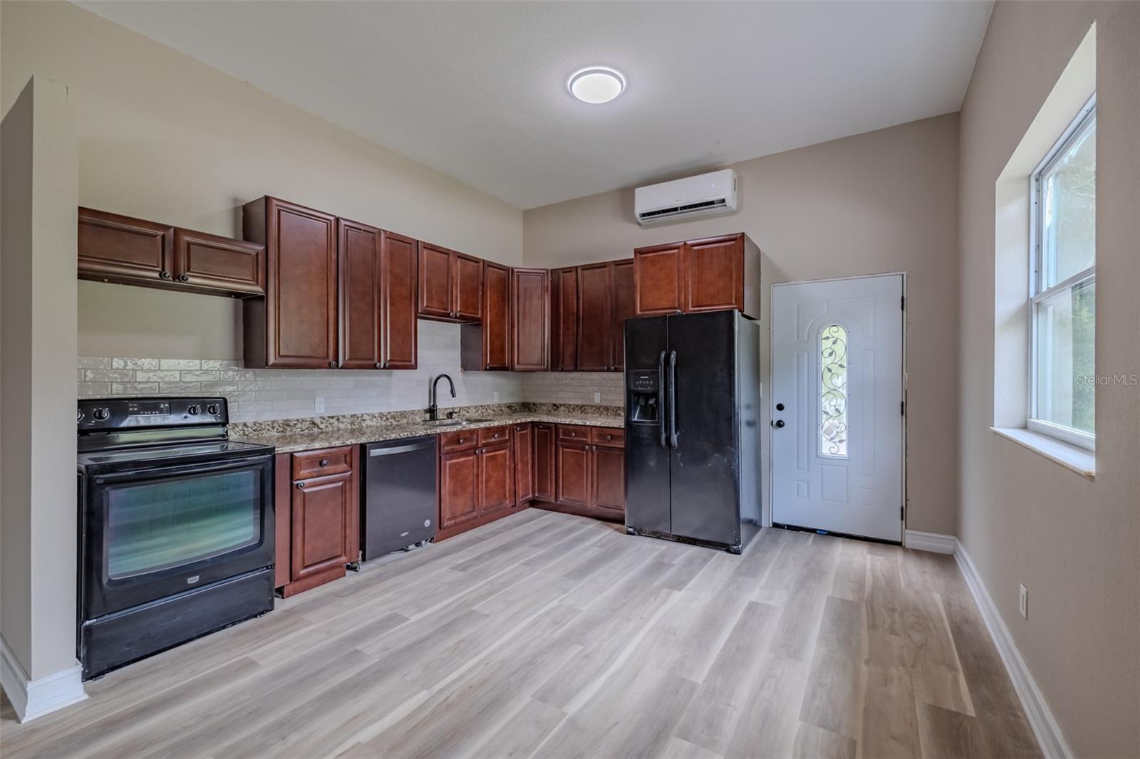 Inlaw Suite/Bonus Room/ Office - Has Kitchenette, Bathroom