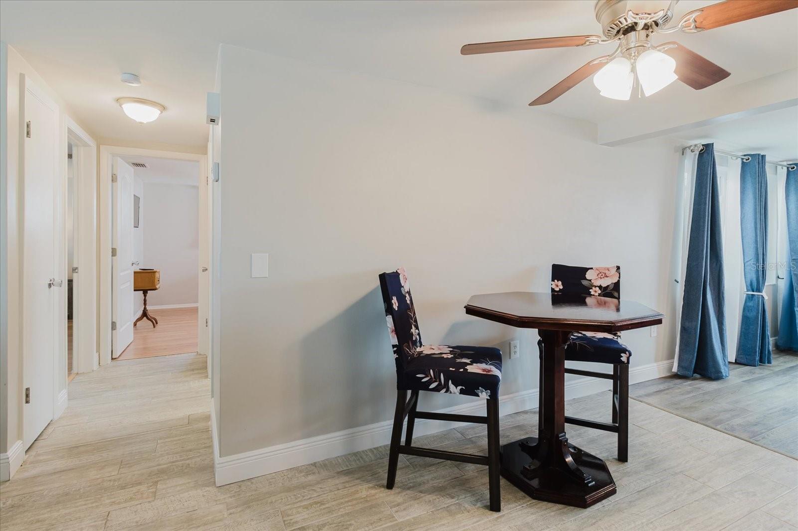 eat-in Kitchen