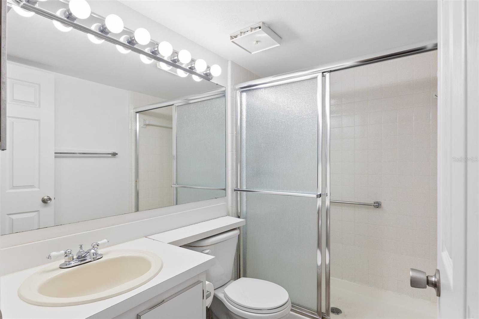2nd Bathroom with tub