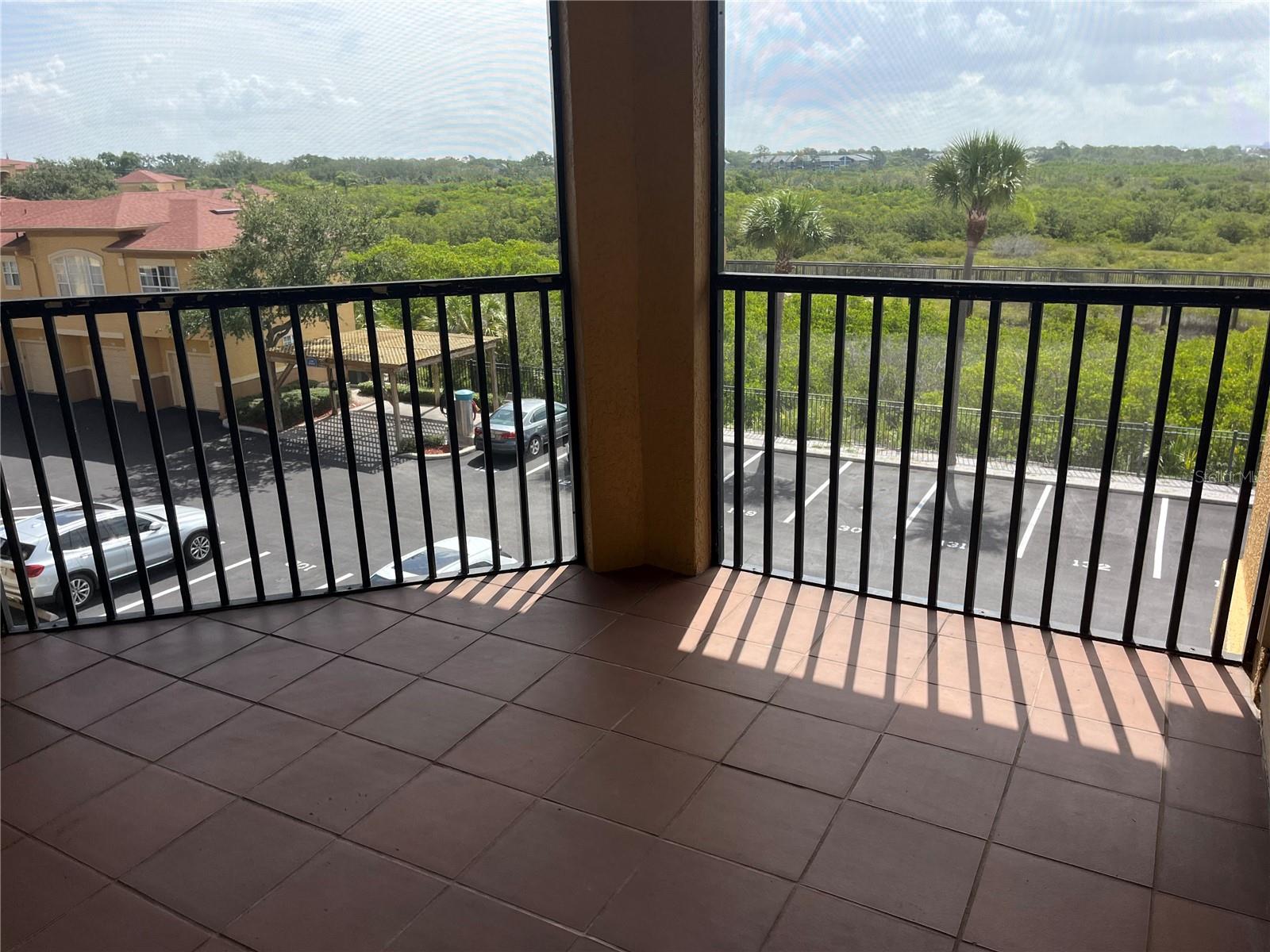 Screen porch