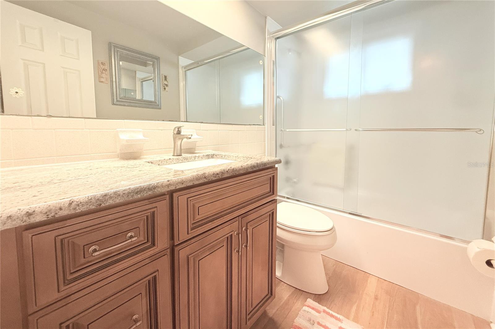 INTERIOR BATHROOM