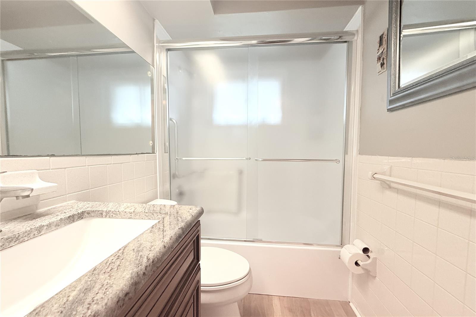 INTERIOR BATHROOM