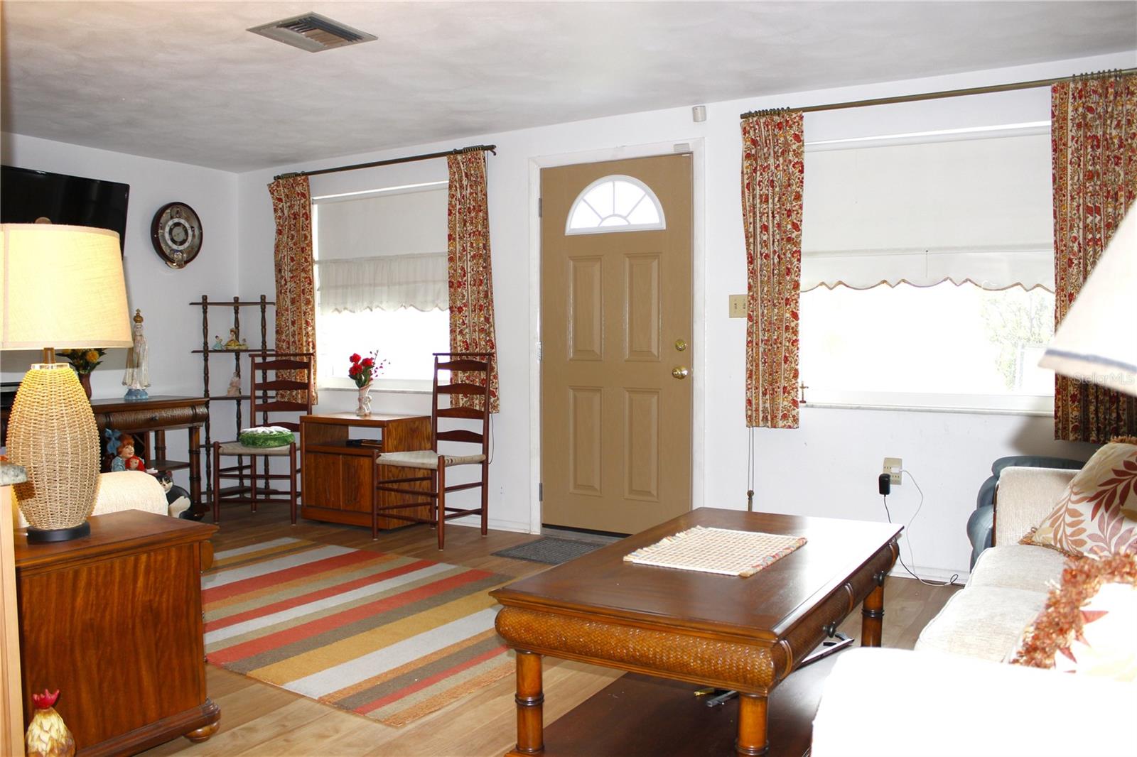 LIVING ROOM ENTRANCE VIEW
